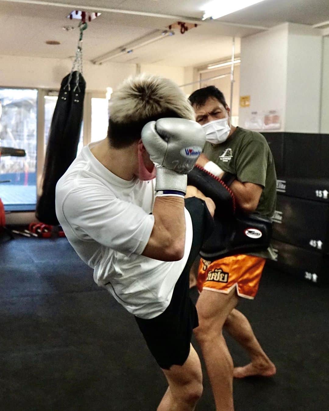 田丸辰のインスタグラム：「. 格闘技は本当に奥が深い、、、   出来てるようで全く出来てないんだなぁ  一つ一つの技をとことん突き詰めなきゃ！  #キックボクシング #格闘技 #田丸辰 #練習 #トライハードジム #ノップセミナー」