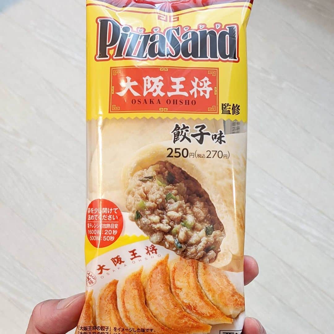 refeiaのインスタグラム：「ピザサンド・餃子味」