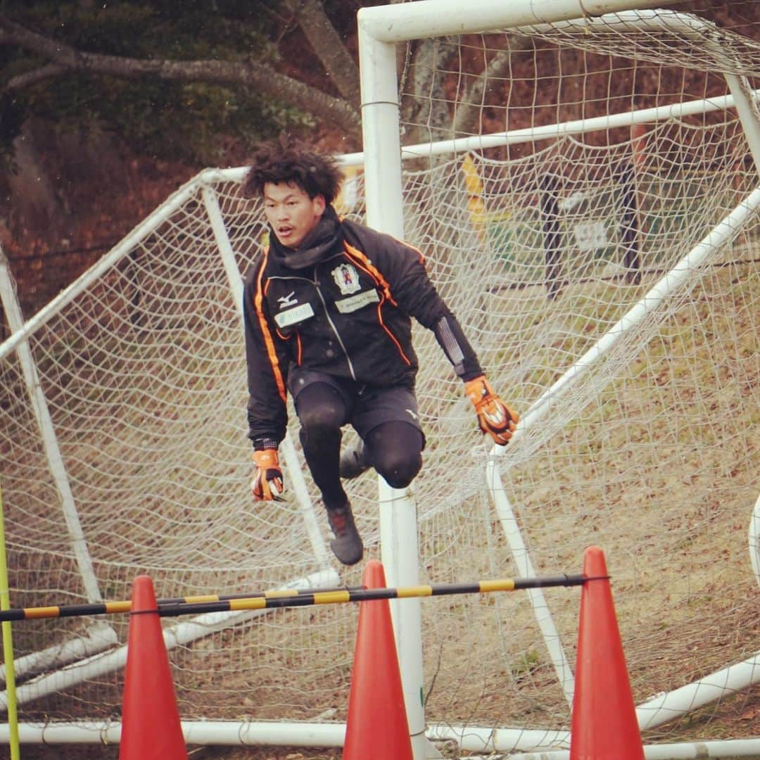 愛媛FCさんのインスタグラム写真 - (愛媛FCInstagram)「Today's training 🍊  オフ明けは… RUN🏃🏽‍♂️RUN🏃🏽‍♂️RUN🏃🏽‍♂️  #ehimefc  #愛媛FC #原点回帰  #小暮大器 #MIZUNO #ミズノ #新スパイク #前田凌佑 #森谷賢太郎 #近藤貴司 #加藤大智 #藤本佳希 #山瀬功治 #横谷繁 #西田剛 #西岡大志 #辻周吾 #秋元陽太 #燃え尽きた漢 #矢吹丈」2月17日 18時17分 - ehimefc12