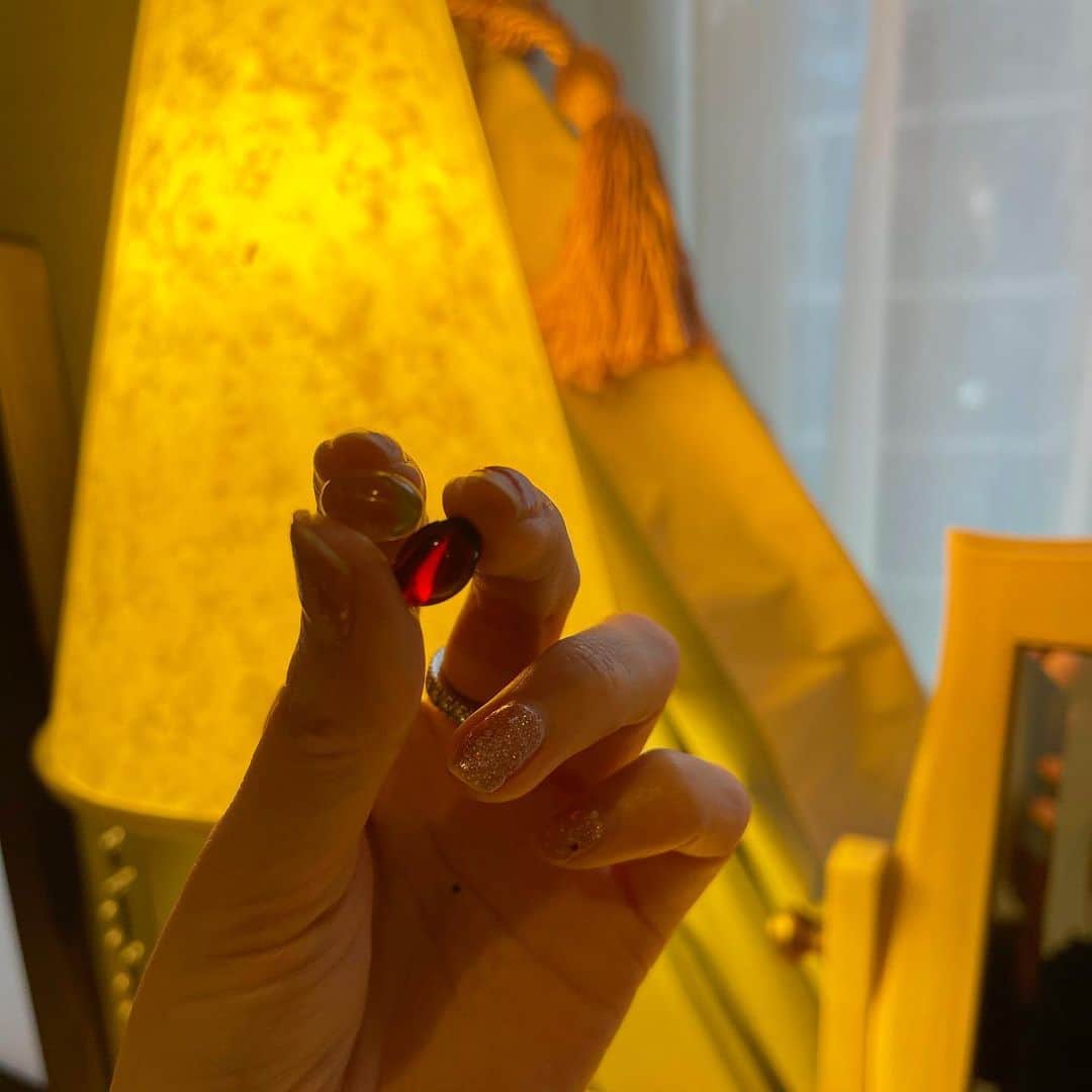 菊池かなこのインスタグラム：「. 綺麗なサプリ✨ . @fujimi_official のサプリメント 3回目の注文💊✨ .  野菜不足だとすぐ肌荒れしてくる💦 パーソナライズなので その時の体調に合ったサプリメントが届くのが嬉しいです☺︎ . これからの時期は花粉で肌荒れしてそうだから、 またお世話になりたい☺️ . . . #pr#fujimi#fujimiサプリメント#カスタマイズサプリメント #カスタマイズサプリ#パーソナライズサプリメント #美肌ケア#肌荒れ改善#ビタミンサプリ#アンチエイジング」