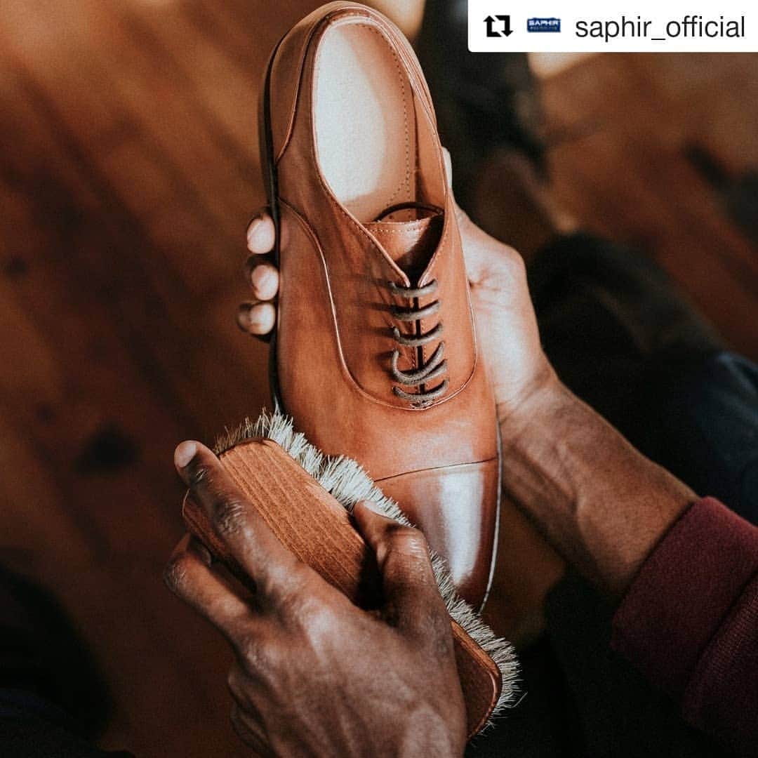 PR Sato Saphir（サフィール）さんのインスタグラム写真 - (PR Sato Saphir（サフィール）Instagram)「. ブラッシングをすることも靴には大切なケアのひとつです。  #Repost @saphir_official (@get_repost) ・・・ For many years, Saphir Beauté du Cuir has been caring for your favourite materials with a complete range of care products, which is constantly expanding. ✨ We take great care to give you shine and colours every day!  Depuis de nombreuses années, Saphir Beauté du Cuir entretient vos matières préférées en vous proposant une gamme complète de produits d'entretien, qui ne cesse de s'agrandir. ✨ Nous sommes aux petits soins pour vous promettre des matières brillantes et resplendissantes à chaque instant de votre vie quotidienne !   #SaphirOfficial #Saphir #ShoeShine #ShoeShining #ShoeLovers #mensshoes #classicshoes #menswear #shoecare #shoelover #shoepolish #womensshoes #shoesaddict #mensfashion」2月17日 18時30分 - saphir_japan
