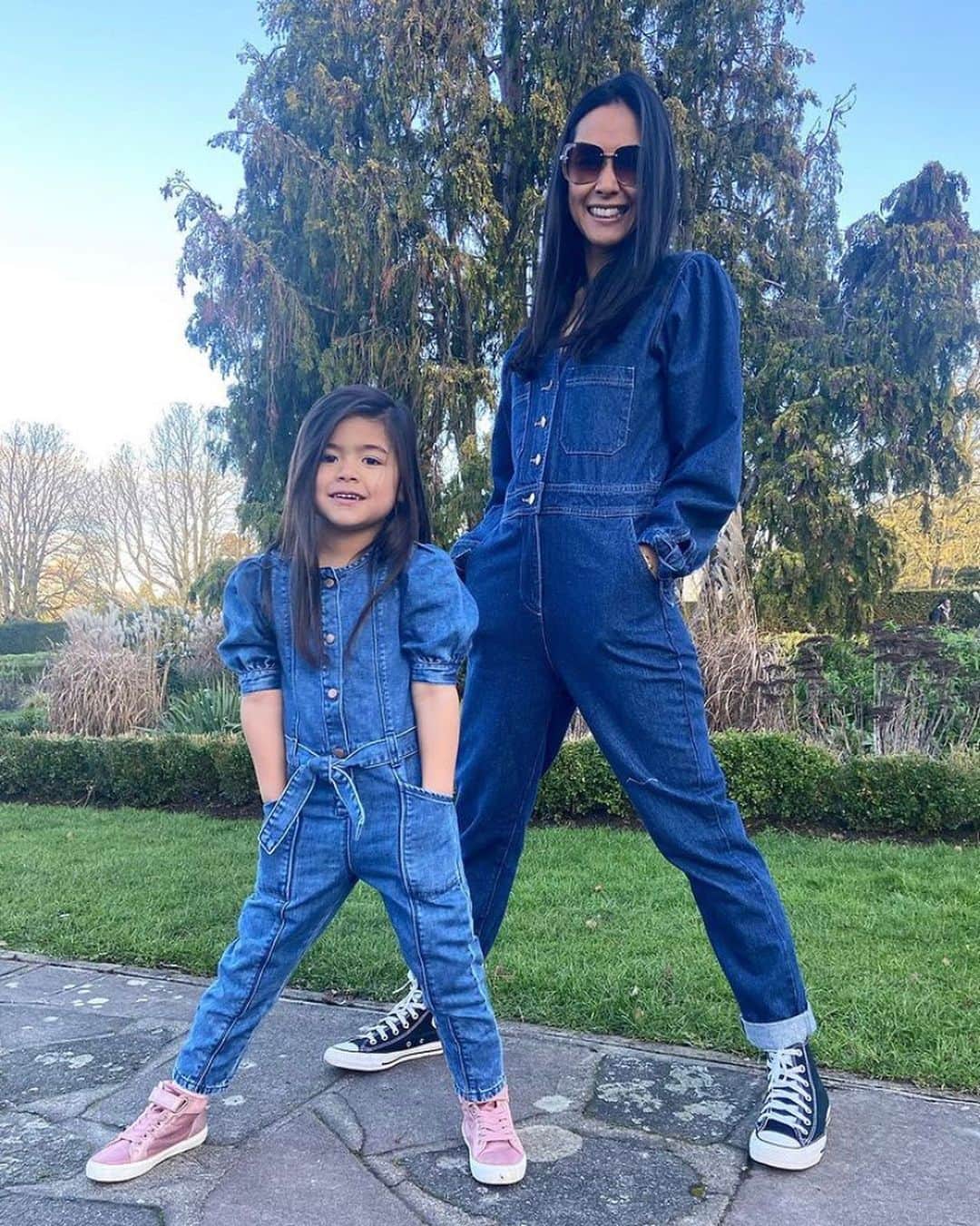 Nextさんのインスタグラム写真 - (NextInstagram)「Oh hey half term 👋 Have you seen our new outfits?! 💁✨ @thefashionablepan Tap to shop 🔎 Adults - Jumpsuit: 865388 Converse: 641714 Kids - Jumpsuit: 280125 Trainers - 207758 #nextwomenswear #nextkidswear」2月17日 18時34分 - nextofficial