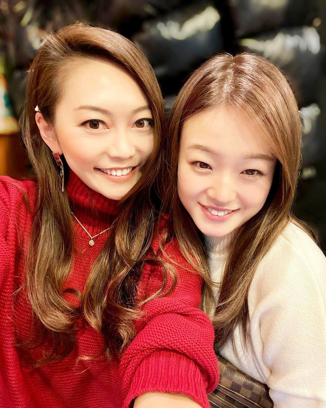 SAORIのインスタグラム：「癒しのおともらち♡ 今年は週一ペースで 会ってる気がしてる😂← 👱‍♀️さおりとあかり👩 #道産子 #どさんこ #北海道出身  あかりくらい酒強くなりたい🙏」
