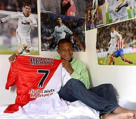 ASモナコさんのインスタグラム写真 - (ASモナコInstagram)「How it started... 😉 #RISE 👏 @k.mbappe」2月17日 18時43分 - asmonaco