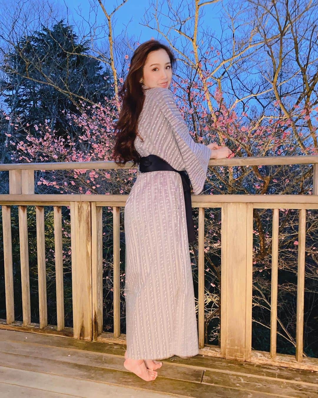 石田安奈のインスタグラム：「こんな寒い日はゆっくり温泉に浸かりたいなぁ🥺❤️❤️❤️ 温泉が好きすぎて行きたい所リスト作るくらい😂💖 おすすめあったら教えてください❤  #温泉 #温泉旅行 #温泉女子 #強羅花壇 #箱根 #旅行」
