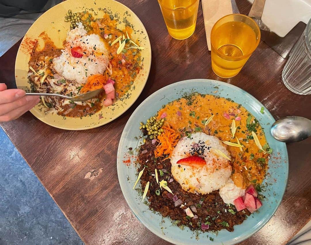 ステファニーのインスタグラム：「🍛💖🌈🔥 大阪でめっきりハマってしまったスパイスカレー。 東京ではどこが美味しいかな？？」