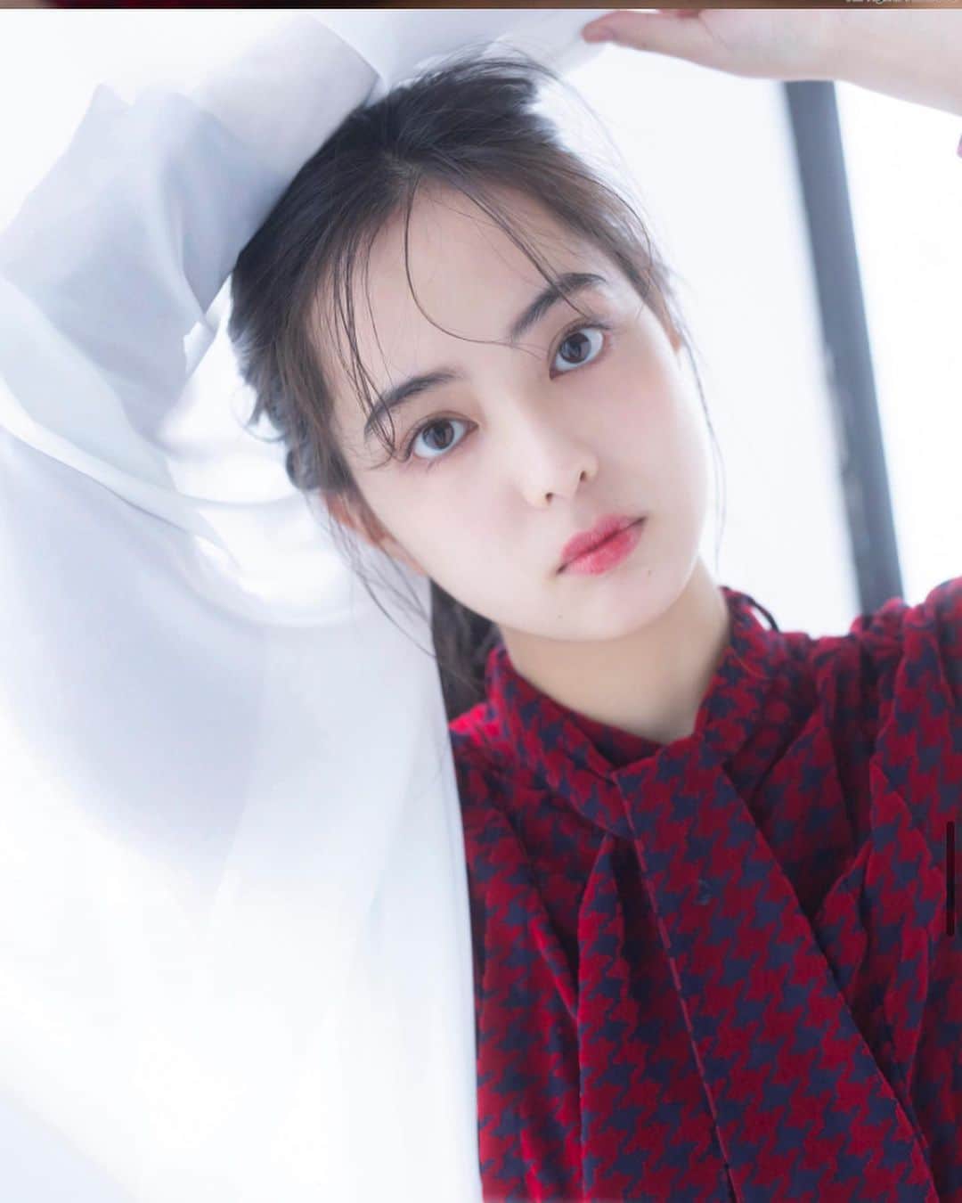 新関碧のインスタグラム：「【お知らせ！】 ヤンマガWEB、今日アップされました！サイトからチェックしてみてください✔️ 念願だったアコーディオン弾けて楽しかった🪗」