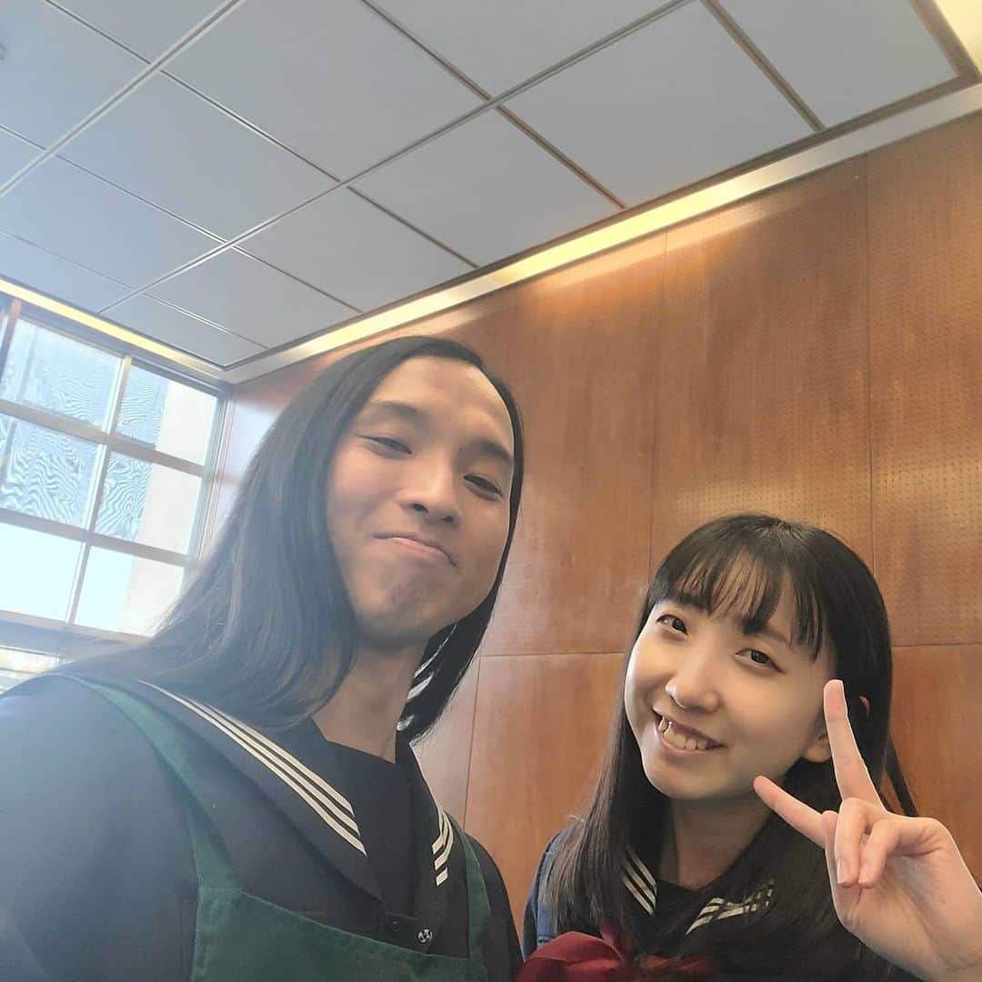 布川ひろきさんのインスタグラム写真 - (布川ひろきInstagram)「トム・ブラウン布川です。 今日のロン毛。 パーパー あいなぷぅ 二人で初めて撮ったよロン毛。  この後すぐ 19:00～ 日本テレビ系「有吉の壁」 に出させていただきます！ バレンタインもらえなかった人は見てふぐふぐして見て下さい！  元グリーンランドのマカけんたさんお誕生日おめでとうございます！  #ブリバリのGO #もうすぐ200回記念 #トムブラウン #有吉の壁 #錦鯉さんの #土は #歴代最高峰」2月17日 18時58分 - nunokawa_tombrown