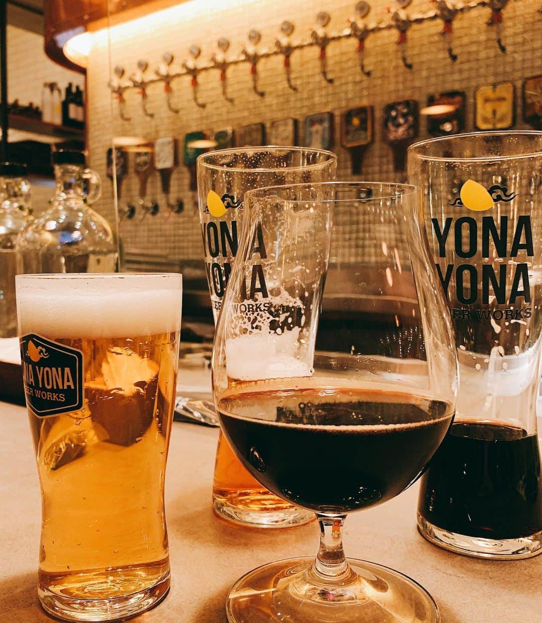並川花連さんのインスタグラム写真 - (並川花連Instagram)「癖のある黒ビールが大好きです。☺︎♡  明日もその先のしあわせも 今日発信してしあわせ貯金していこうっ。☺︎♡」2月17日 18時59分 - kareurn