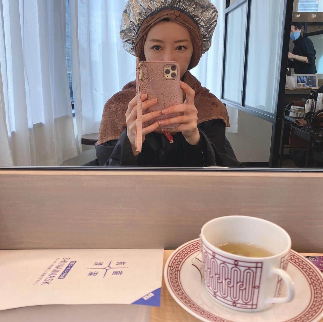高村凛さんのインスタグラム写真 - (高村凛Instagram)「先日行った#rrsalon  のトリートメント✨❤️ サラッサラになりました🤗✨❤️  子育てと仕事でなかなか自分にまでケア出来ないけど、 たまにはご褒美トリートメント❤️  @chisaki_inoue さん ありがとう😆✨  #haircare  #トリートメント #hairtreatment @rrsalon_」2月17日 19時00分 - rin_takamura