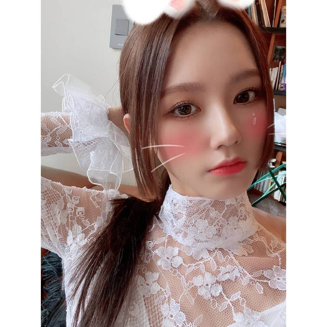 (G)I-DLEさんのインスタグラム写真 - ((G)I-DLEInstagram)「[📸] (여자)아이들 [화(火花)] 활동 하드 털이 : 한 Selfie ver.❤ ⠀ 더 많은 사진은 (여자)아이들 U CUBE Media 게시판에서 확인해주세요! ▶️ https://bit.ly/30rawXX ⠀ #여자아이들 #GIDLE #I_burn #화(火花) #HWAA」2月17日 19時01分 - official_g_i_dle