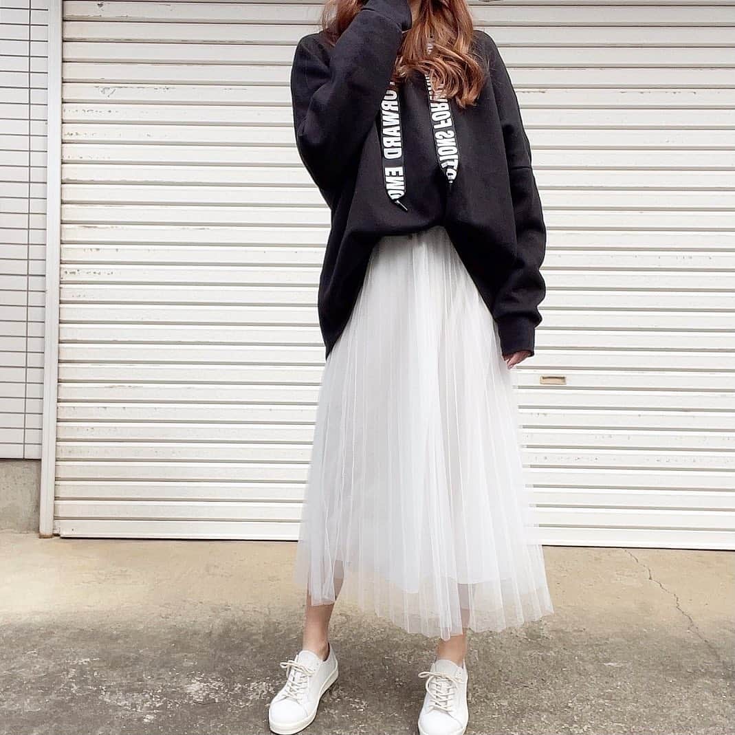 宮脇詩音さんのインスタグラム写真 - (宮脇詩音Instagram)「少しずつ暖かくなってきて 軽やかに動ける日が より待ち遠しくなってきた🌸 とっても軽くてこれからの季節大活躍することなしの @acurez_official 👟 のスニーカー🌸 ﻿ #acurez﻿ #acurez_official﻿ #アキュアーズ﻿ #アシックス商事﻿」2月17日 19時16分 - miyawaki_shion