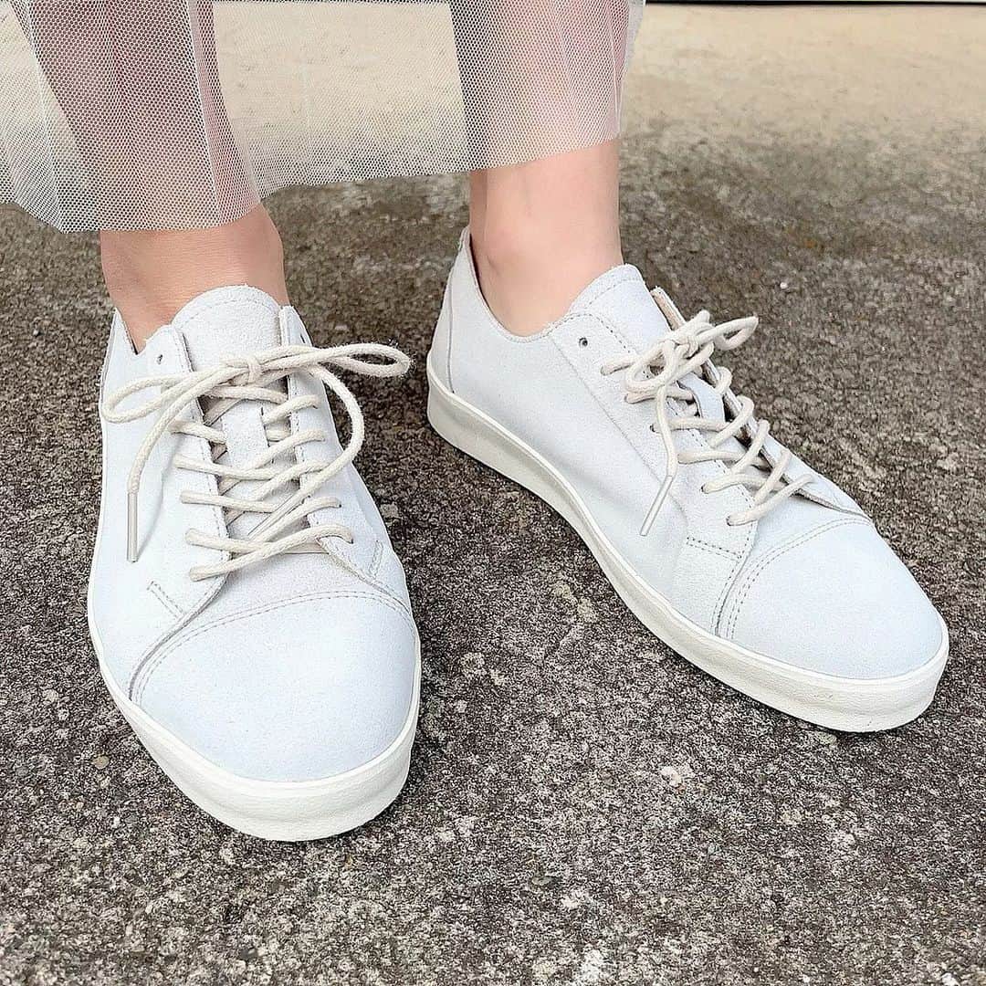 宮脇詩音さんのインスタグラム写真 - (宮脇詩音Instagram)「少しずつ暖かくなってきて 軽やかに動ける日が より待ち遠しくなってきた🌸 とっても軽くてこれからの季節大活躍することなしの @acurez_official 👟 のスニーカー🌸 ﻿ #acurez﻿ #acurez_official﻿ #アキュアーズ﻿ #アシックス商事﻿」2月17日 19時16分 - miyawaki_shion