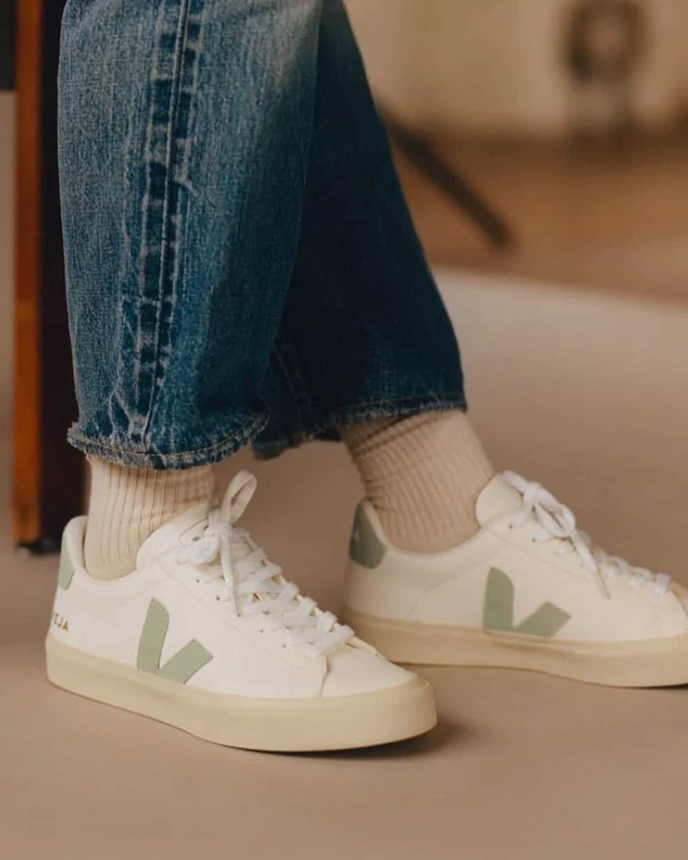 STYLERUNNERさんのインスタグラム写真 - (STYLERUNNERInstagram)「Keep it cool and neutral. A classic addition to any outfit. The Veja Campo with be your new favourite sneaker. 👟👟 #stylerunner #veja #sneakers」2月17日 19時16分 - stylerunner