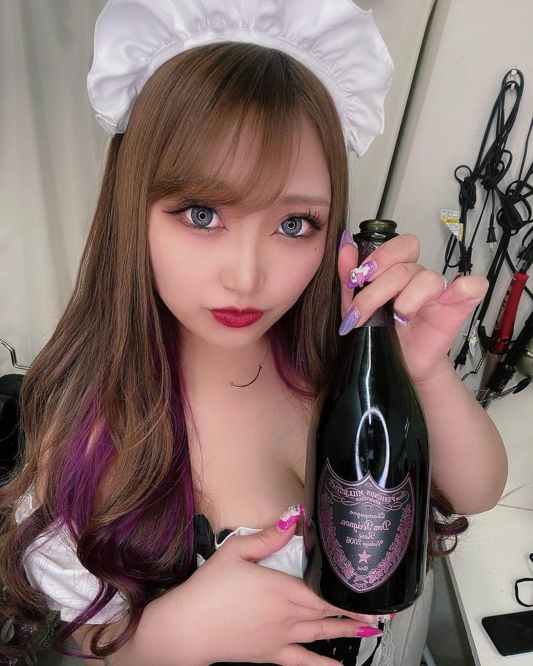 みくるんさんのインスタグラム写真 - (みくるんInstagram)「ドンペリロゼ❤️ 贅沢だがドンペリは苦手www .  . #tiktok #ティックトック  #ギャル #君津 #千葉県 #キャバ嬢 #キャバクラ  #体入 #ポケパラ #ホスト #コスプレ #風俗 #風俗嬢 #シャンパン #アルマンド #谷間 #fカップ #おっぱいちゃん #ケツスタグラム  #お酒好きな人と繋がりたい #お酒好き女子 #お酒好き #いいね返し #いいねした人全員フォローする #いいねした人で気になった人フォロー #フォロー歓迎 #フォロー返します #フォローバック率100  #followforfollowback #follow4like」2月17日 19時17分 - clubregalia.mikuru