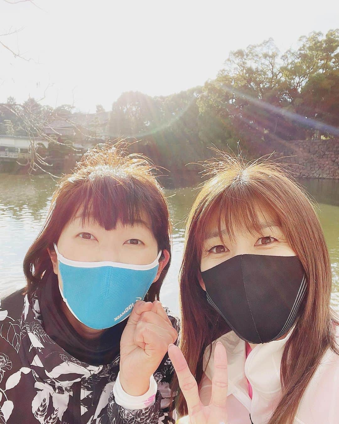 吉田沙保里さんのインスタグラム写真 - (吉田沙保里Instagram)「川村さんと一緒に皇居ラン🏃‍♀️💨 楽しすぎて、5キロがあっという間だったぁー😆👍 ラン後にジャンプの写真を撮ったんだけど、タイミングが難しくて何枚も撮っちゃいましたぁー🤣🤣 川村さん最高❤︎❤︎❤︎ #皇居ラン #一周5キロ #川村エミコ　さん」2月17日 19時28分 - saori___yoshida