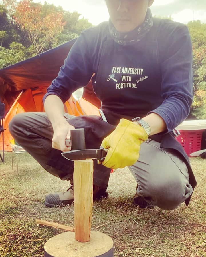 長田成哉のインスタグラム：「バトニングしてぇ。  #camp #outdoor #ソロキャンプ #バトニング」