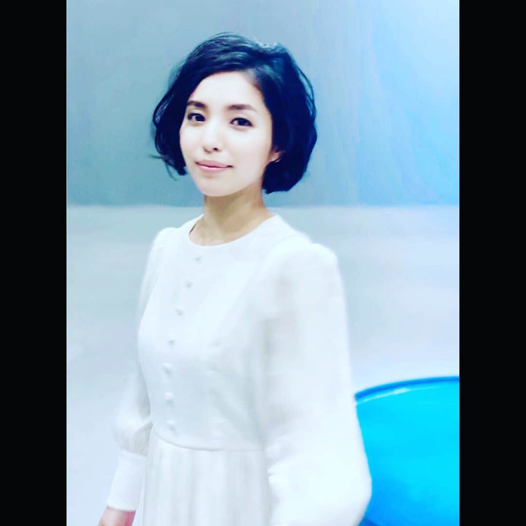 城南海さんのインスタグラム写真 - (城南海Instagram)「・ 「産声」Music Video 撮影オフショット🕊  作品は城南海のオフィシャルYouTubeチャンネルで、是非ご覧ください。  作詞/作曲:森山直太朗 Director/Cinematographer : Kiyoshi Ikemune (DRAWING AND MANUAL) Assistant Camera : Kai Tada (DRAWING AND MANUAL) Lighting Director : Nagisa Miyazono Producer : Noritaka Moriguchi (DRAWING AND MANUAL)  Hair & Make : Jin Murahata Stylist : Junko Shimodaira Costume creator : Nakanishi 　　　　　　　　　Mikame   #産声 #ubugoe #森山直太朗 #城南海 #池宗清史 #kiyoshiikemune #musicvideo #minamikizuki #kizukiminami  #musicvideo #reflections」2月17日 10時36分 - kizukiminami