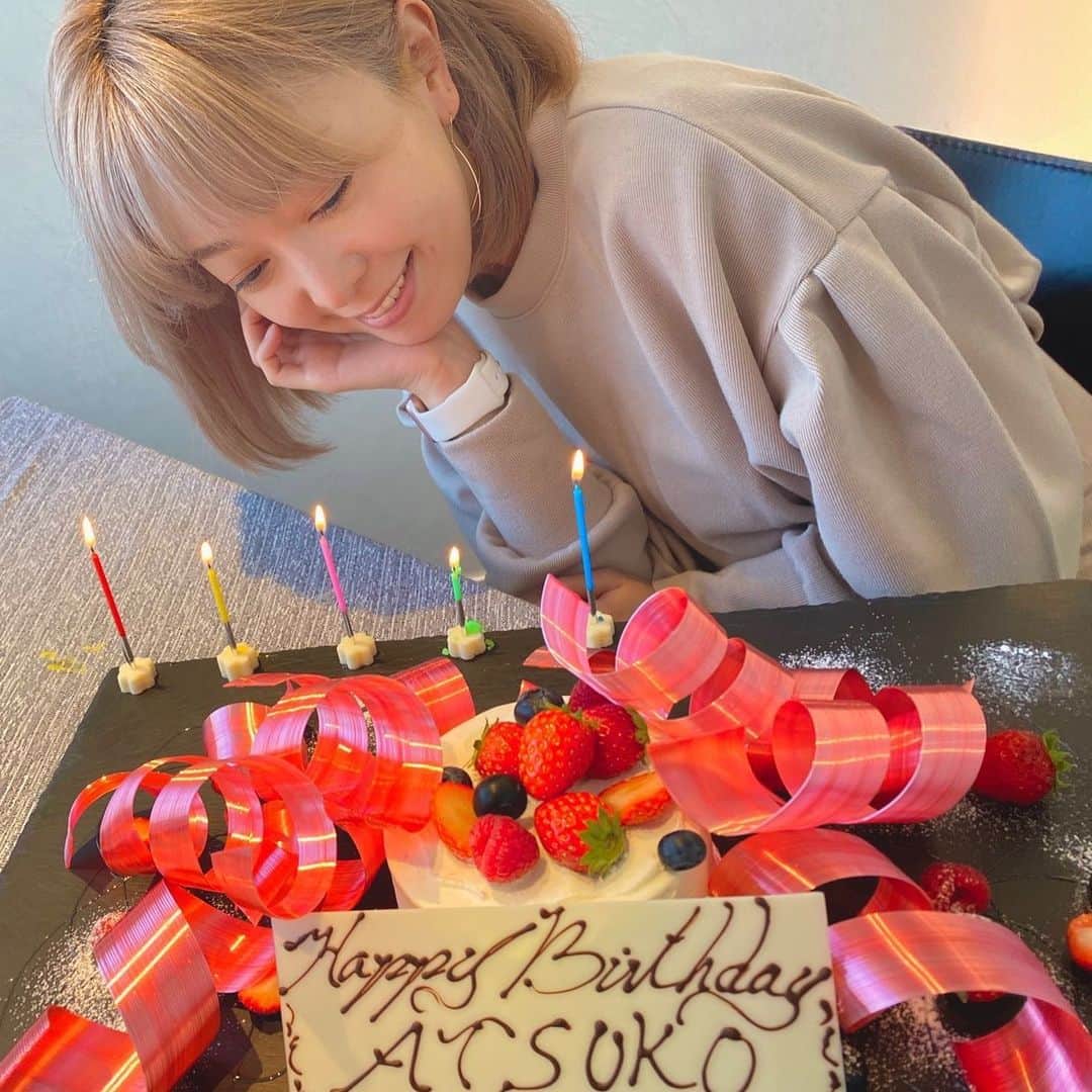 榎本温子のインスタグラム：「本当に可愛いバースデープレート感激🎀😭  動画だいぶ照れてしまいました///  素敵なサプライズバースデーありがとう✨  photo by myco @myco0227   #イルブリオ #六本木ヒルズランチ #誕生日プレート  #誕生日 #mybirthday #foodporn #バースデープレート #birthdaycake #六本木　#ilbrio #cake #六本木ヒルズ #誕生日サプライズ #誕生日プレート #birthday #lunch #happy #love #声優 #榎本温子 #ヴァンガード #voiceactor #japanesevoiceactor #precure」