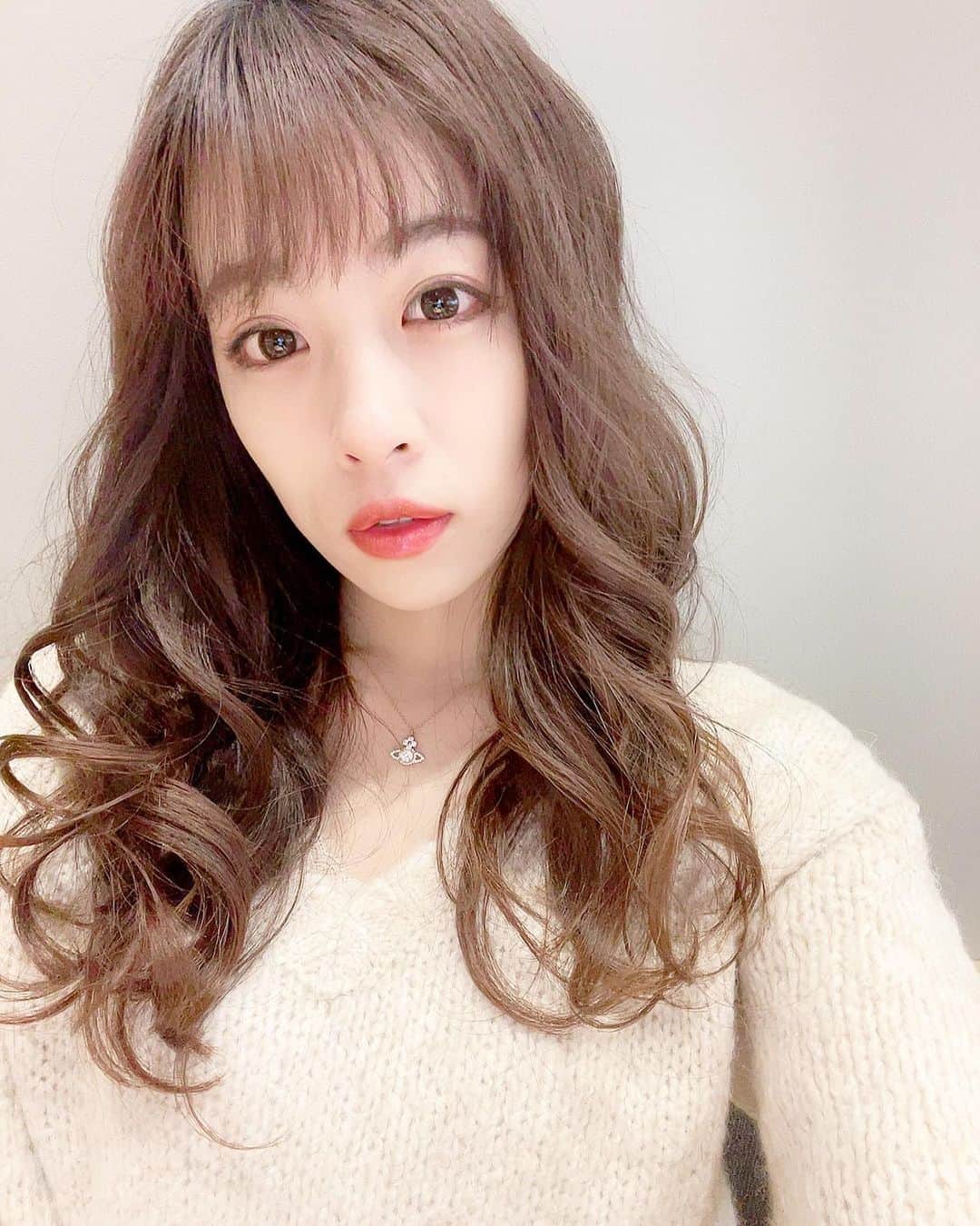 絹野志朋さんのインスタグラム写真 - (絹野志朋Instagram)「. おはようございます(*´◒`*)♪ 皆さん今日も素敵な１日を…😌🙌 Have a great day everyone♡  朝からしっかり活動できると ほんとに気分がいいよね〜✨✨  " 陽のあたる場所へ" っていう 平井大さんの曲があるんだけど 歌詞素敵すぎるから 是非みんなも聞いてみて〜♬  『Life is 晴れのち雨のち晴れさ！』  ほんとにその通りよね🥲 いい時も悪い時もあるからこそ 人生はこんなにも面白い♡ . . Hair Style @azusa_toyo thanks❤︎ #モデル #大阪モデル #関西モデル #大阪サロンモデル #関西サロンモデル  #大阪サロモ #関西サロモ #サロモ募集  #サロンモデル撮影 #サロモ撮影」2月17日 11時33分 - shihok0414