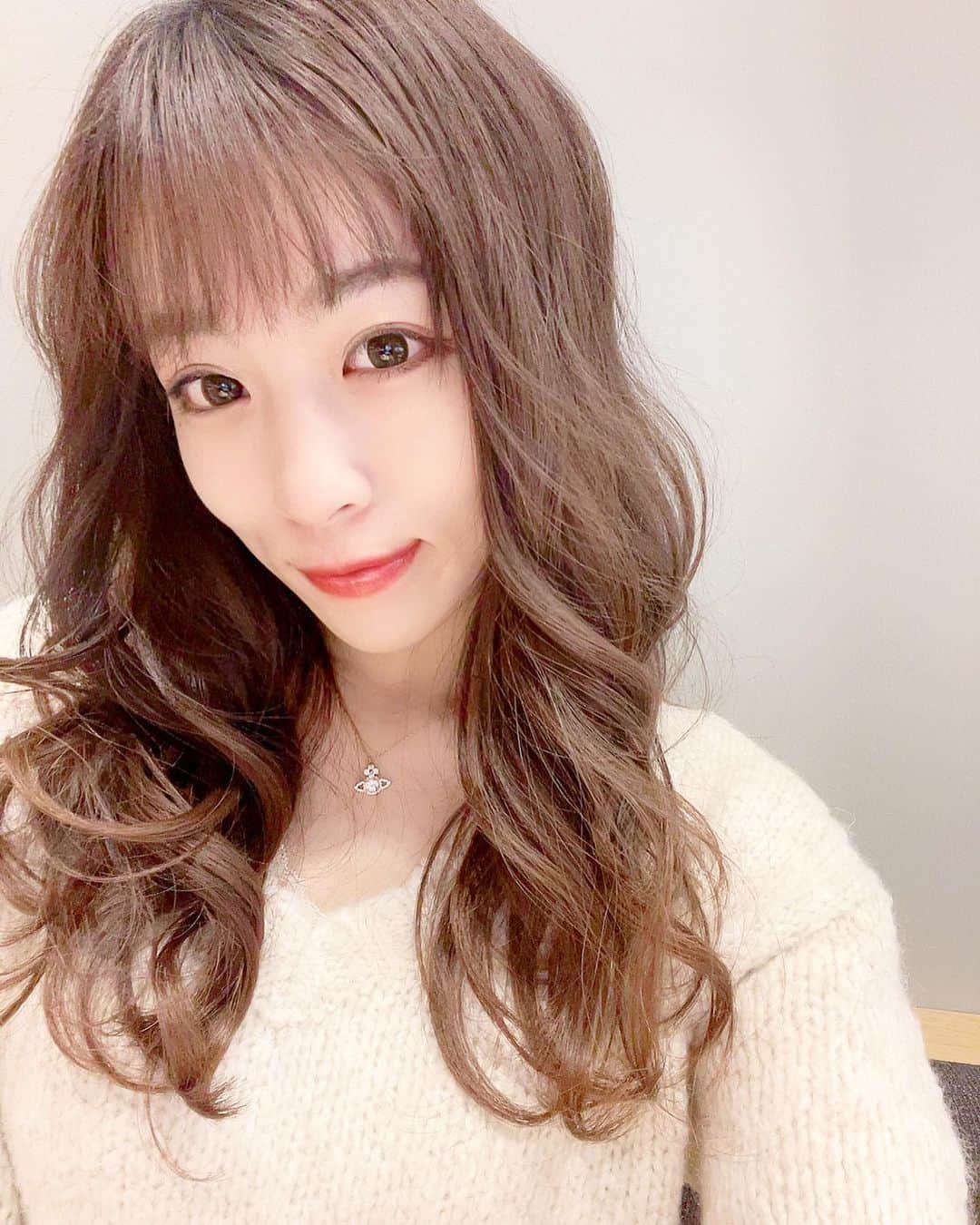 絹野志朋さんのインスタグラム写真 - (絹野志朋Instagram)「. おはようございます(*´◒`*)♪ 皆さん今日も素敵な１日を…😌🙌 Have a great day everyone♡  朝からしっかり活動できると ほんとに気分がいいよね〜✨✨  " 陽のあたる場所へ" っていう 平井大さんの曲があるんだけど 歌詞素敵すぎるから 是非みんなも聞いてみて〜♬  『Life is 晴れのち雨のち晴れさ！』  ほんとにその通りよね🥲 いい時も悪い時もあるからこそ 人生はこんなにも面白い♡ . . Hair Style @azusa_toyo thanks❤︎ #モデル #大阪モデル #関西モデル #大阪サロンモデル #関西サロンモデル  #大阪サロモ #関西サロモ #サロモ募集  #サロンモデル撮影 #サロモ撮影」2月17日 11時33分 - shihok0414