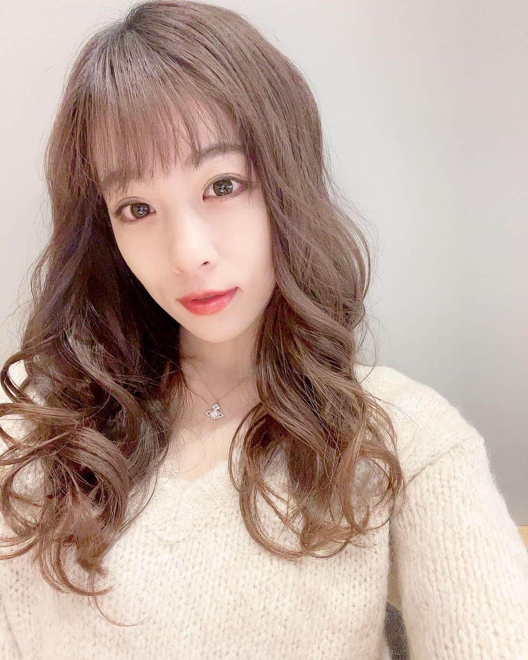 絹野志朋さんのインスタグラム写真 - (絹野志朋Instagram)「. おはようございます(*´◒`*)♪ 皆さん今日も素敵な１日を…😌🙌 Have a great day everyone♡  朝からしっかり活動できると ほんとに気分がいいよね〜✨✨  " 陽のあたる場所へ" っていう 平井大さんの曲があるんだけど 歌詞素敵すぎるから 是非みんなも聞いてみて〜♬  『Life is 晴れのち雨のち晴れさ！』  ほんとにその通りよね🥲 いい時も悪い時もあるからこそ 人生はこんなにも面白い♡ . . Hair Style @azusa_toyo thanks❤︎ #モデル #大阪モデル #関西モデル #大阪サロンモデル #関西サロンモデル  #大阪サロモ #関西サロモ #サロモ募集  #サロンモデル撮影 #サロモ撮影」2月17日 11時33分 - shihok0414