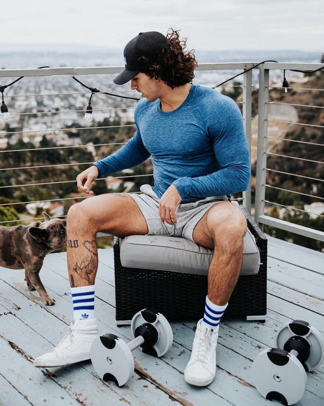Steven Kellyのインスタグラム：「my little homie zeus and I got after it while enjoying the view. @_smrtft adjustables are the perfect dumbbells for these indoor/outdoor home workouts 🤙🏽」