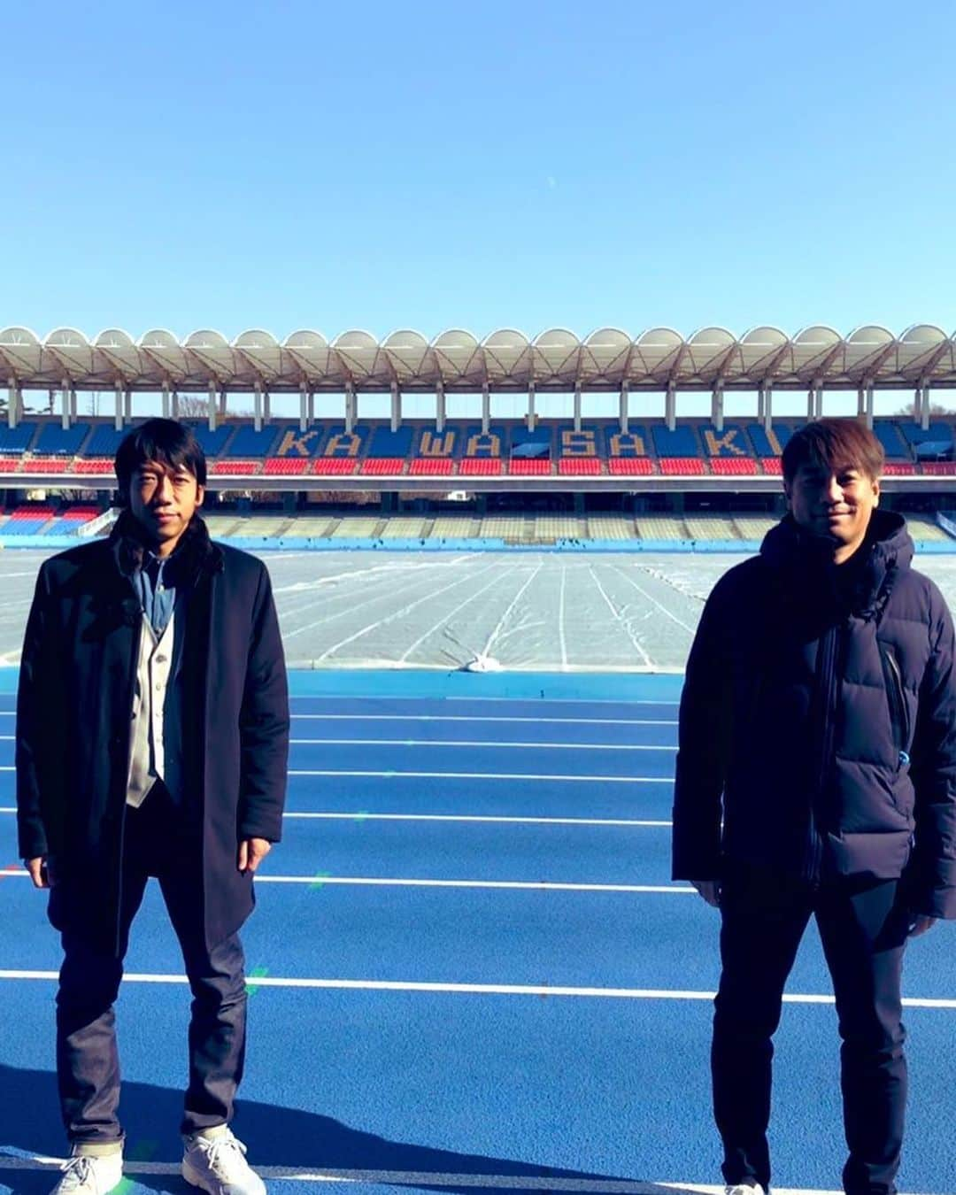 中村憲剛さんのインスタグラム写真 - (中村憲剛Instagram)「: 先日、テレビ朝日GET SPORTSの収録をテツさんと等々力で行いました。﻿ ﻿ 今回なんと「中村憲剛」“だけ”で90分という前代未聞の企画にしていただきました😭﻿ ﻿ 正直、震えてます…笑﻿ ﻿ テツさん、みなさん、ありがとうございました😭﻿ ﻿ OAは2月21日（日）25:25～26:55﻿ になります。ぜひご覧ください‼︎﻿ ﻿ #GETSPORTS﻿ #テレビ朝日﻿ #中村憲剛で90分﻿ #前代未聞﻿ #中西哲生 さん﻿ #スタッフのみなさん﻿ #本当にありがとうございました」2月17日 11時41分 - kengo19801031