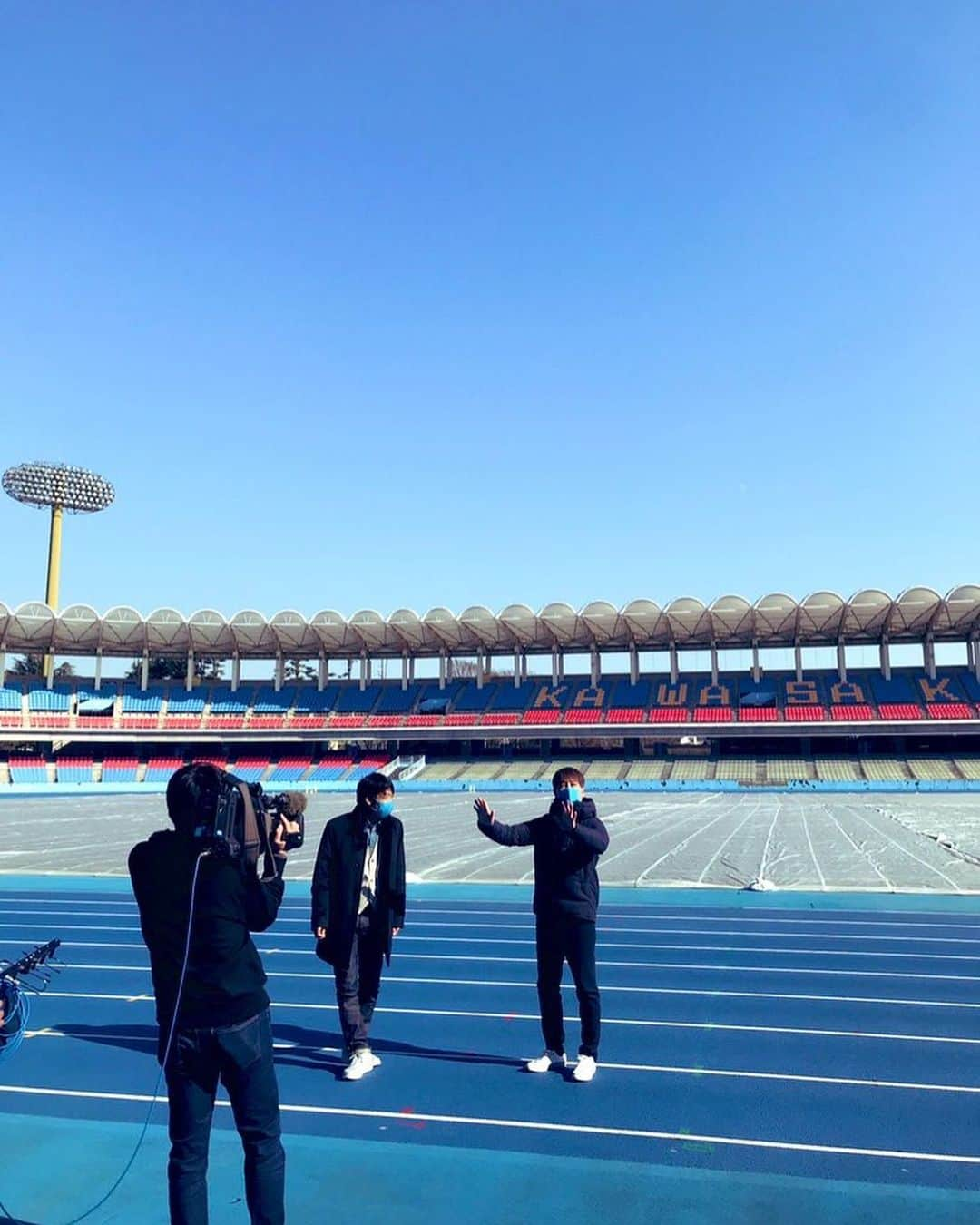 中村憲剛さんのインスタグラム写真 - (中村憲剛Instagram)「: 先日、テレビ朝日GET SPORTSの収録をテツさんと等々力で行いました。﻿ ﻿ 今回なんと「中村憲剛」“だけ”で90分という前代未聞の企画にしていただきました😭﻿ ﻿ 正直、震えてます…笑﻿ ﻿ テツさん、みなさん、ありがとうございました😭﻿ ﻿ OAは2月21日（日）25:25～26:55﻿ になります。ぜひご覧ください‼︎﻿ ﻿ #GETSPORTS﻿ #テレビ朝日﻿ #中村憲剛で90分﻿ #前代未聞﻿ #中西哲生 さん﻿ #スタッフのみなさん﻿ #本当にありがとうございました」2月17日 11時41分 - kengo19801031