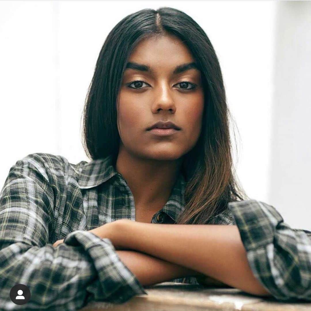 トム・ベリカのインスタグラム：「Welcome @simoneasshley to the @bridgertonnetflix family season 2!」