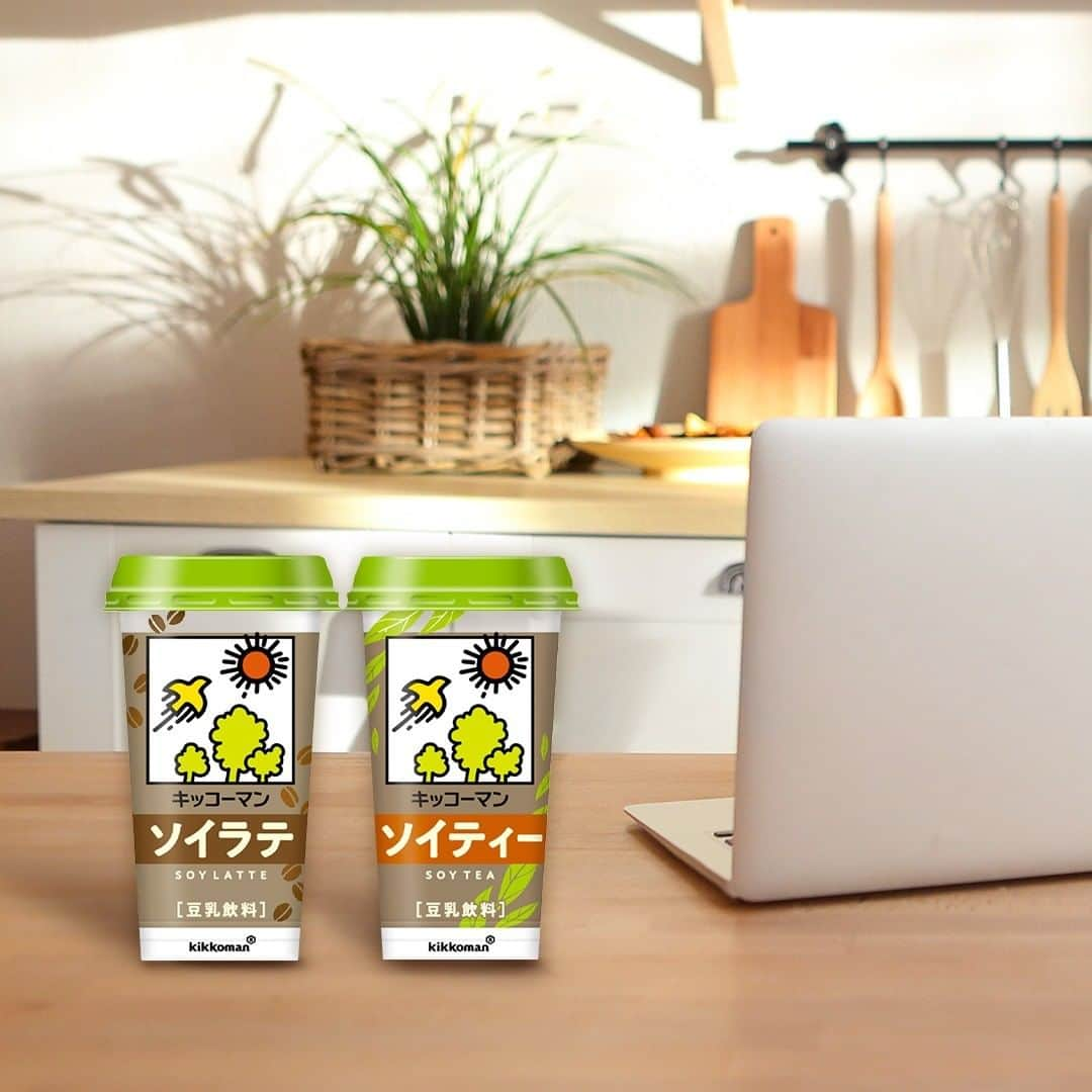 キッコーマン 朝の豆乳習慣キャンペーン公式のインスタグラム：「📢Soy Happy NEWS  3月8日から豆乳飲料 ソイラテ＆ソイティーが新登場🎉  アラビカ種100％のコーヒーを使用したソイラテと、 アッサム茶を100％使用したソイティー！  工場自家抽出の本格的な味わいを手軽にお楽しみいただけます😋  発売まで今しばらくお待ちください💚  #キッコーマン豆乳 #ホッ豆乳 #豆乳 #キッコーマン #soymilk #豆乳好き #豆乳大好き #大豆 #イソフラボン #カフェスタグラム #おうち時間 #ソイティー #ソイラテ #豆乳カフェ #おうちカフェ ＃家カフェ #ホームカフェ #2月 #冬 #winter #新商品 #新発売 #カップコーヒー #カップ紅茶 #コーヒー #紅茶」