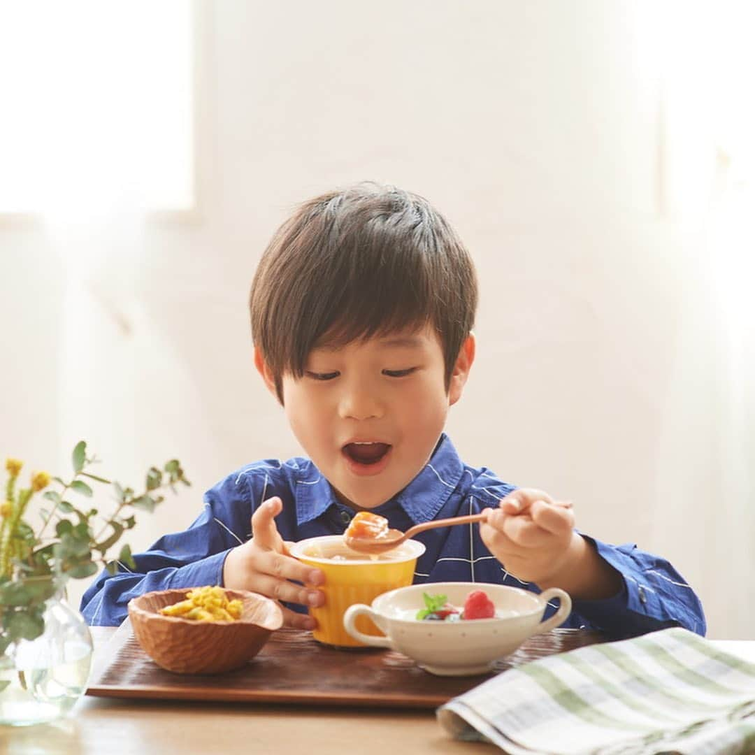 ナチュランさんのインスタグラム写真 - (ナチュランInstagram)「忙しい毎日、みなさんに少しでもラクしておいしいものを食べていただけるようにご用意したカップスープです。﻿ 家族みんなが自宅で過ごす時間が増えることで、ご飯をつくる回数も多くなっていますよね。﻿ 今日はちょっと手抜きをして栄養満点な食事を。﻿ 栄養と旨味がぎゅっと詰まったレンジで簡単にできるスープです。﻿ ﻿ ﻿ ■ 保存料・化学調味料・合成着色料なしのうれしい無添加﻿ ■ ブランド野菜をふんだんに使った国産野菜100％﻿ ■ 野菜たっぷり腹持ちのいい低カロリーの食事﻿ ﻿ ﻿ -----------﻿ ■お試し3種類・ブレックファスト[MOS-2H52-0478-A]﻿ ■お試し3種類・ランチ[MOS-2H52-0479-A]﻿ ■ナチュランセレクション6種類[MOS-2H52-0477-A]﻿ ■美味しさは全部で8種類[MOS-2H52-0476-A]﻿ 国産の野菜を使った栄養たっぷりの無添加スープをカップに入れました。﻿ あとはレンジで1分温めるだけ！﻿ 忙しいライフスタイルを身軽にしてくれるスープです。﻿ ﻿ ﻿ ﻿ ------------------------------﻿ ▶️お買いものは写真内のタグをタップしてくださいね。またはプロフィールからもナチュランへリンクしています。→@natulan_official﻿ ﻿ ▶️写真内のタグは、販売中でも消えている場合がございます。ぜひ、ナチュランの検索窓から、注文番号又は商品名を、検索してみてくださいね。﻿ ﻿ ▶️プロフィール画面では、季節のおすすめ商品や、再入荷情報をご紹介しています。ぜひ、ご覧くださいませ。→@natulan_official﻿ ﻿ ----------- #lifestyle #vegetables #foodporn #instafood #美味しい #朝ごはん #ナチュラン #natulan #日々の暮らし #暮らしを楽しむ #シンプルライフ #ランチ #大人女子 #常備菜 #ナチュラルライフ #無添加 #国産 #おいしいもの #野菜をもっと #やさいをもっと #ヤサイヲモット #野菜をMOTTO #お取り寄せ #natulan_official @yuri_s2t7」2月17日 12時01分 - natulan_official