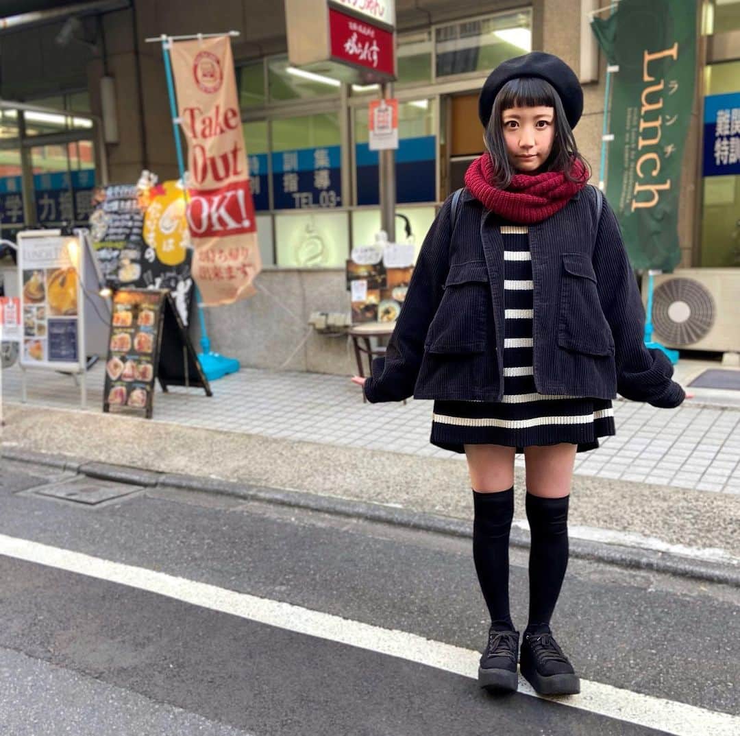 小鳥遊しほのインスタグラム：「「牡蠣は飲み物」という名言を掲げるお店で牡蠣ジェンガなるものをやって濃厚な牡蠣をたんまり堪能してきたー🦪🦪🦪🤤✨  珍しく動いている映像でも🎥  30秒以内に専用のお皿に積み上げられた分だけ食べられるのだー！！！  「だいたい皆さん8個くらいですかね〜？」って言われたけど 11個も積めた！！！！！食い意地！！！！笑  最後ギリギリ積んだやつありだった笑  積んだものは生・焼・蒸・オイル・フライ・パテ・グラタン・シャンピニオンソースの中から好きな調理をしてもらえる(1個ずつ変えるとかでも可！)というすばらしさ👌👨‍🍳   『魚介イタリアン チーズ食べ放題 UMIバル 新宿店』さんにて🧀 → @umibal.shinjuku   #UMIバル #新宿グルメ #新宿ディナー #東京グルメ #東京ディナー #東京イタリアン #pr #トリドリベース #牡蠣 #オイスター #oyster #shinjuku #tokyo」