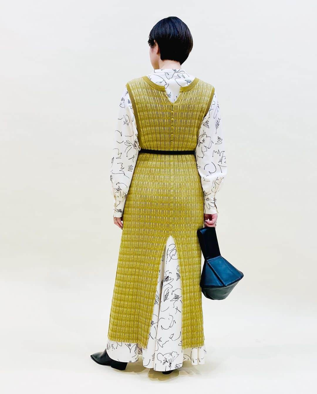 BEAMS WOMEN SHIBUYAさんのインスタグラム写真 - (BEAMS WOMEN SHIBUYAInstagram)「. Ray BEAMS 21SS STYLING🌼﻿ ﻿ Dress ¥12,000+Tax﻿ Shirt ¥11,000+Tax﻿ Skirt ¥12,000+Tax﻿ Belt ¥6,000+Tax﻿  by #RayBEAMS﻿ ﻿ #21SS_RayBEAMS #RayBEAMS_stylings #BEAMS」2月17日 12時19分 - beams_women_shibuya