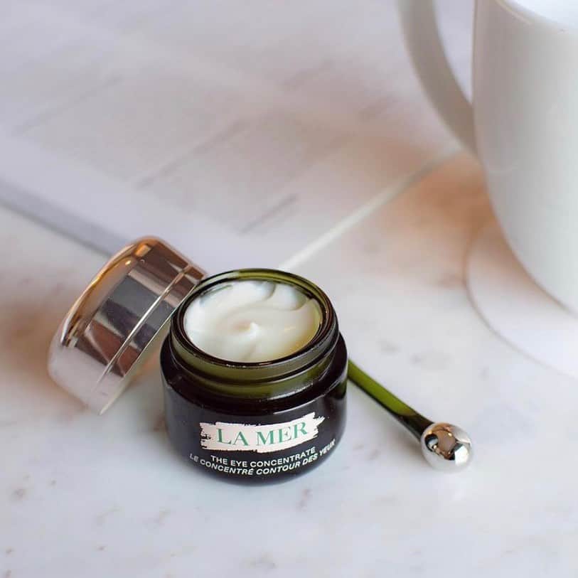 ドゥラメールのインスタグラム：「An eye essential.⁣ ⁣ #Regram ℅ @aui_bunnada. #LaMerExpert」
