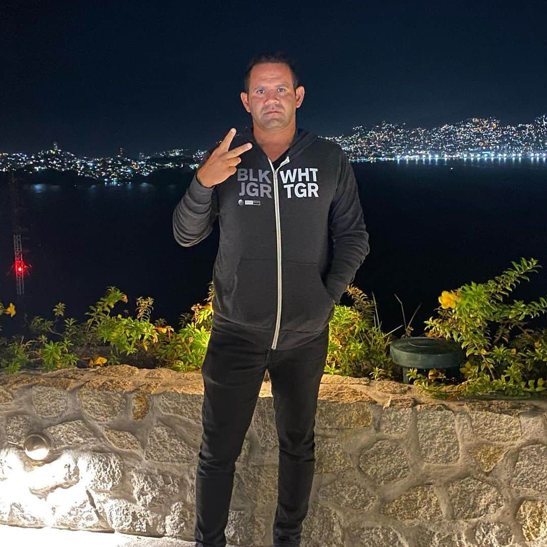 Black Jaguar-White Tiger さんのインスタグラム写真 - (Black Jaguar-White Tiger Instagram)「All my Love from #Acapulco :) for more info click the post  By the way King David, I Love my hoodie.  Thank you :)」2月17日 12時29分 - blackjaguarwhitetiger