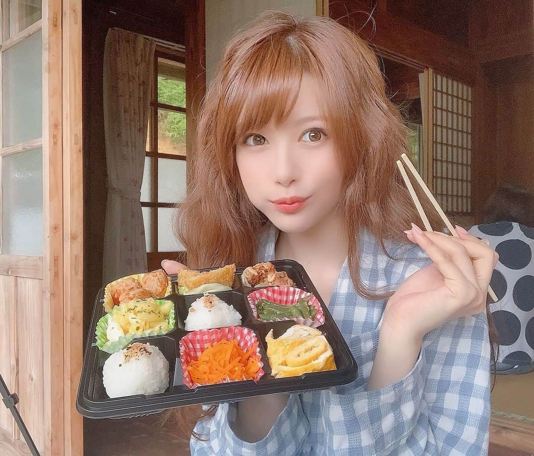 のインスタグラム：「ランチターイム🍱 皆は何食べるのー？😚 . what was ur lunch??⏰  你午饭吃什么了？😋 . #相沢みなみ  #お昼ご飯 #お弁当」