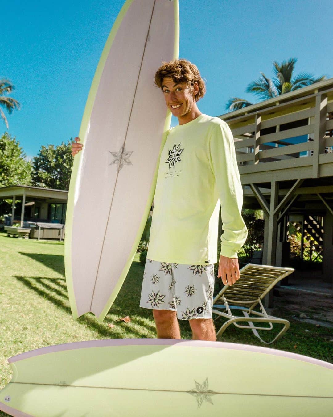ボルコムのインスタグラム：「Welcome back to the Ryan Burch Experiment, we’ve stitched up another colorful collection alongside @bobbersandsinkers! 💥 #taptoshop or swipe up in the stories!  👉🏽 vol.cm/burch 👈🏽」