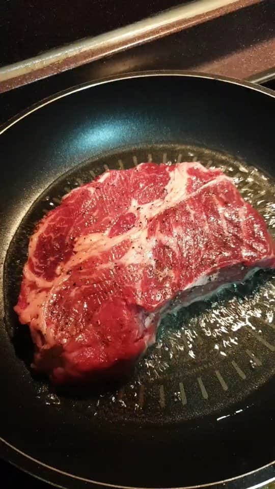 チョンギゴのインスタグラム：「고기가 두꺼우면 오븐이 필요해진다.」