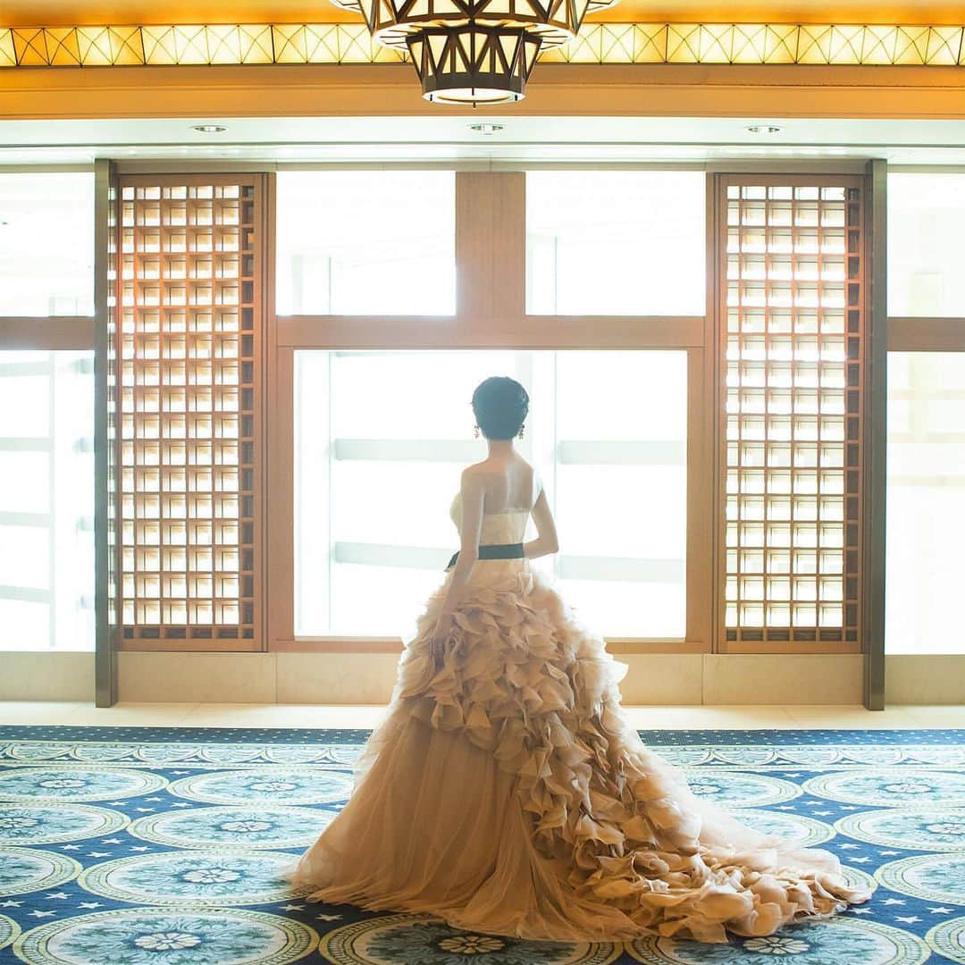 TAKAMI BRIDALさんのインスタグラム写真 - (TAKAMI BRIDALInstagram)「repost from @imperialweddings.osaka   ウエディングドレスの最高級ブランド、VERA WANG(ヴェラ・ウォン)。﻿ 常にモード感あふれる新しいスタイルを発表し、﻿トレンドの最先端を走り続けるウエディングドレスブランドです。﻿ 花嫁さまの魅力を引き立てる洗練されたドレスをお選びいただけます。﻿ ﻿ #takamibridal  #タカミブライダル  #VERAWANG ﻿ #ヴェラウォン #帝国ホテル ﻿ #帝国花嫁 ﻿ #帝国ホテルウェディング ﻿ #プレ花嫁さんと繋がりたい﻿ #全国のプレ花嫁さんと繋がりたい ﻿ #大阪のプレ花嫁さんと繋がりたい﻿ #結婚式場 ﻿ #プレ花嫁準備 ﻿ #大阪花嫁 ﻿」2月17日 12時40分 - takamibridal_costume