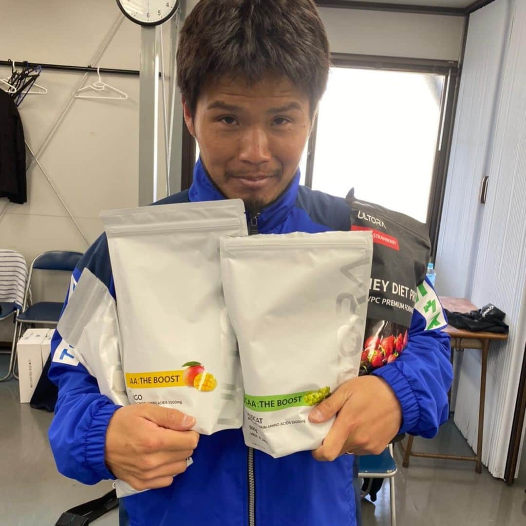 金井貢史さんのインスタグラム写真 - (金井貢史Instagram)「元サッカー選手の田鍋陵太さんが活動している　@unidepo からの紹介で　@ultora_official 様にプロテインとBCAAを提供していただきました！  国内生産で人工甘味料・合成着色料・保存料などの添加物を使っていないプロテインです！  味もさっぱりしていてトレーニング後でも飲みやすいプロテインになっています！  国際的なアンチ・ドーピング認証プログラムである「INFORMED-CHOICE(インフォームドチョイス)」も導入しているのでアスリートにもオススメです👍 うちの副キャプテンも使ってるよ！  #田鍋陵太 #ultora #unidepo #protein #WPI #BCAA #EAA」2月17日 12時51分 - kanai_takashi_13