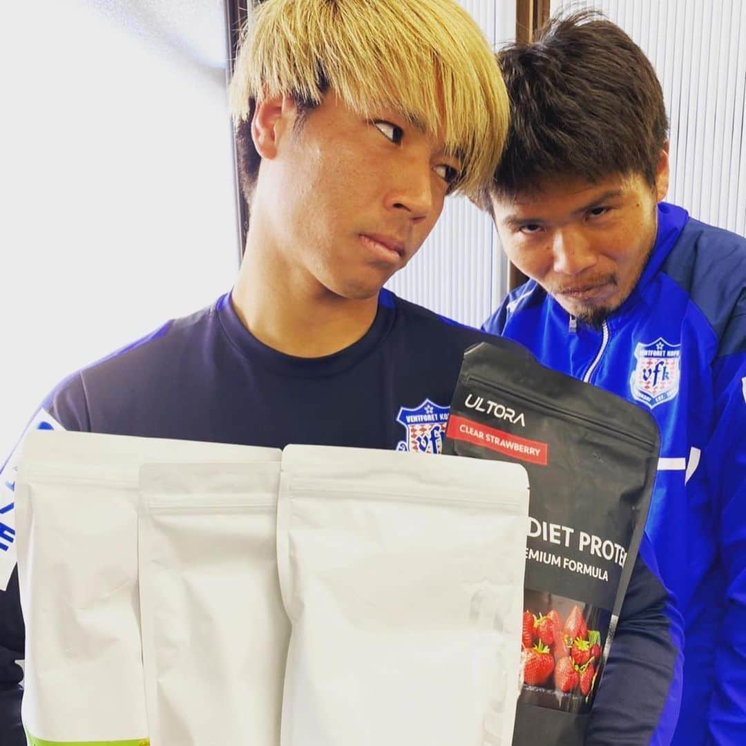 金井貢史さんのインスタグラム写真 - (金井貢史Instagram)「元サッカー選手の田鍋陵太さんが活動している　@unidepo からの紹介で　@ultora_official 様にプロテインとBCAAを提供していただきました！  国内生産で人工甘味料・合成着色料・保存料などの添加物を使っていないプロテインです！  味もさっぱりしていてトレーニング後でも飲みやすいプロテインになっています！  国際的なアンチ・ドーピング認証プログラムである「INFORMED-CHOICE(インフォームドチョイス)」も導入しているのでアスリートにもオススメです👍 うちの副キャプテンも使ってるよ！  #田鍋陵太 #ultora #unidepo #protein #WPI #BCAA #EAA」2月17日 12時51分 - kanai_takashi_13