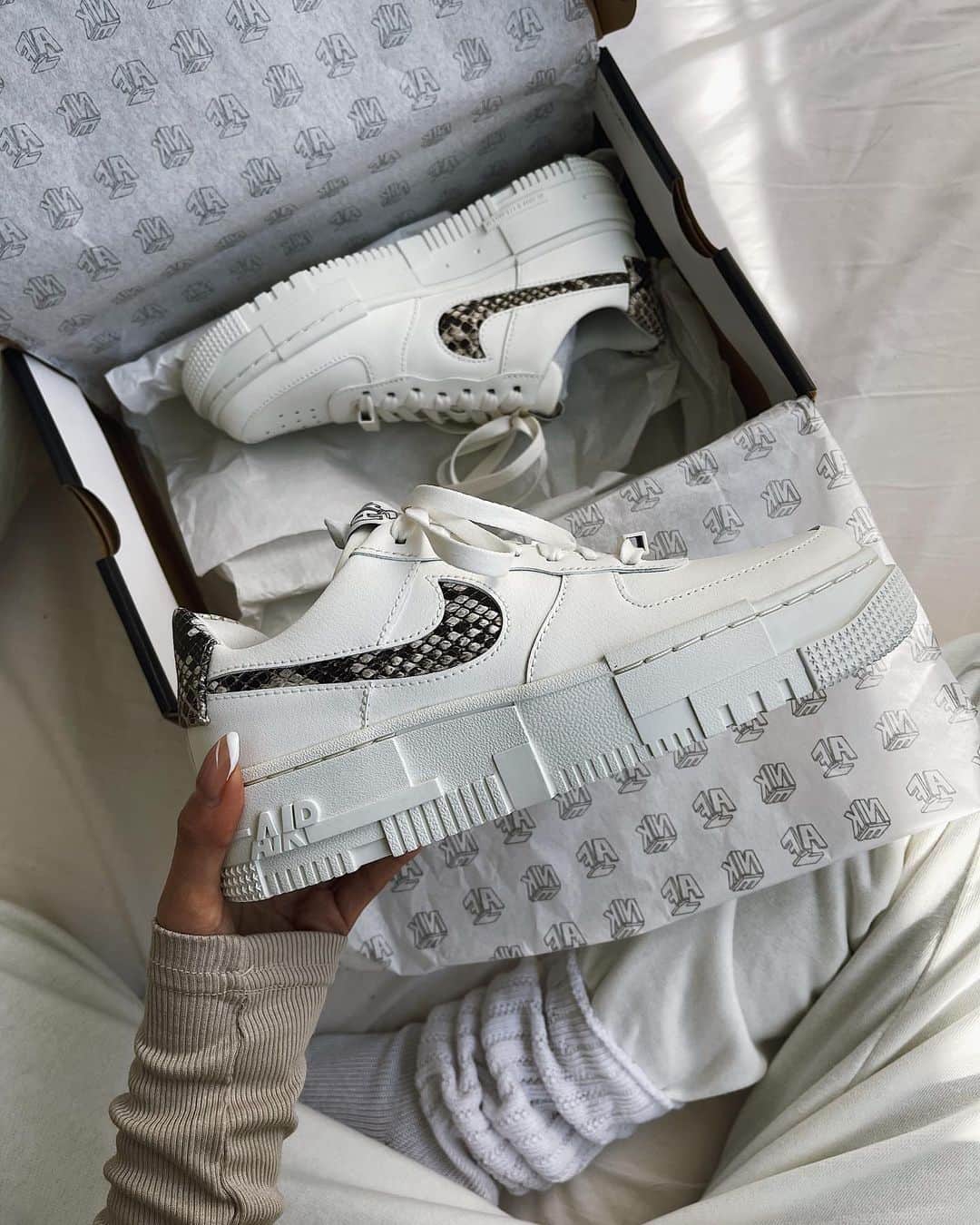 Rika Sasaki JPNのインスタグラム：「NEW AIR FORCE1🐍 パイソンかわいい🖤」