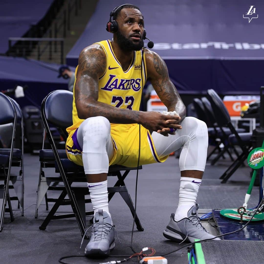 Los Angeles Lakersさんのインスタグラム写真 - (Los Angeles LakersInstagram)「Talk to 'em, King 👑🗣」2月17日 12時47分 - lakers