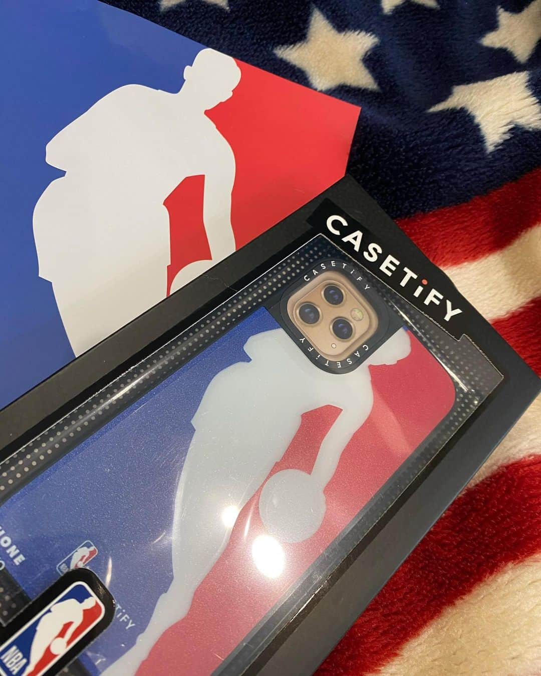 マーティンさんのインスタグラム写真 - (マーティンInstagram)「. 今回は、@casetify と @NBA のコラボ！！！  ザ・バスケ！というデザイン！！！ アメリカンカラーでかっこいい！！！  #casetify #casetifycase #casetifynba #nba #yesマーティン #行ってきマーティン #PR」2月17日 12時49分 - martin.world