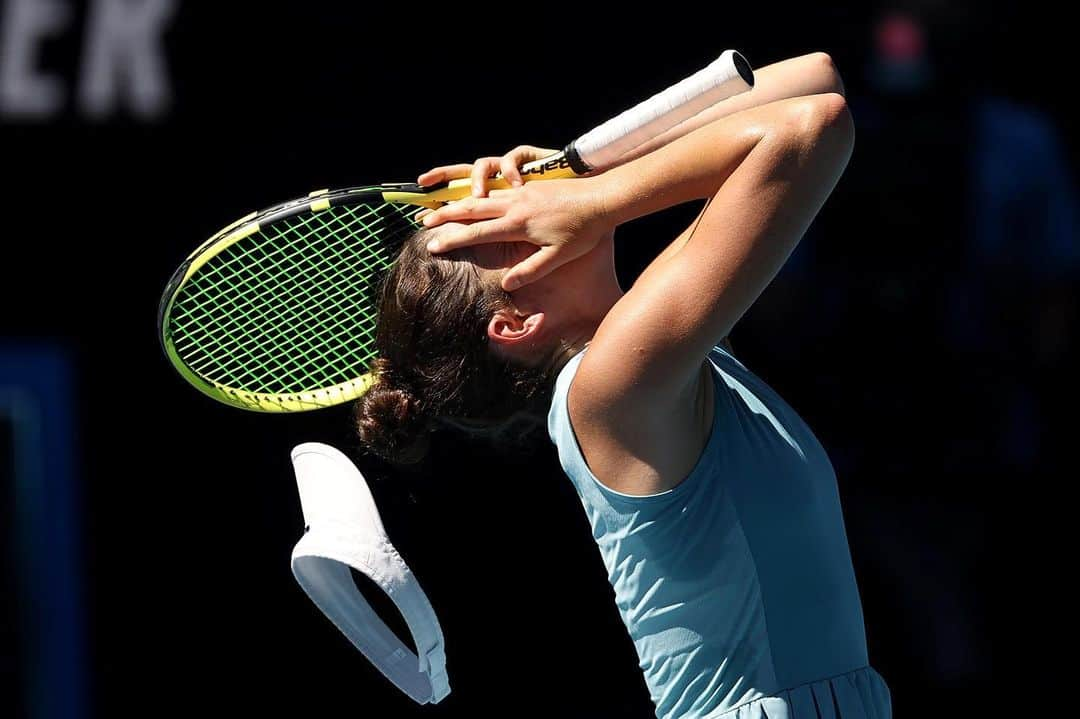 WTA（女子テニス協会）さんのインスタグラム写真 - (WTA（女子テニス協会）Instagram)「Winning moment 💙 Next stop, the @australianopen semifinals! #AO2021」2月17日 13時22分 - wta