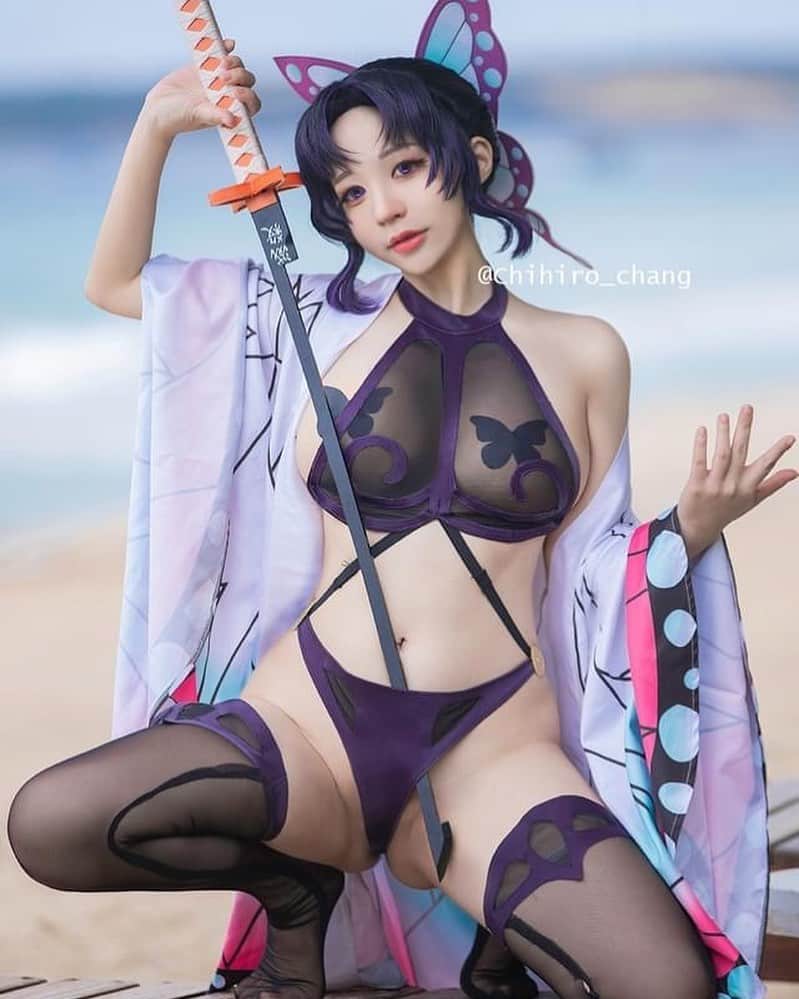 千尋のインスタグラム：「『FF37新刊Δ第1彈Δ鬼滅之刃X胡蝶忍』預購開始✨~3/1 Chihiro new phobook Kimetsu No Yaiba preorder 3/1 open! 表單預購 ❥https://reurl.cc/R6v1rg 露天取付 ❥https://reurl.cc/MZRd0L 蝦皮取付 ❥https://reurl.cc/NXq6A9  連結🔗請見限動喔  讓大家久等啦ヾ(;ﾟ;Д;ﾟ;)ﾉﾞヾ(;ﾟ;Д;ﾟ;)ﾉﾞ 寫真終於來了(喘氣)這一次一口氣出了3本.... 總共修了200張左右的照片 下次絕對不要在這麼辛苦了嗷嗷嗷嗷嗚 因為每本都是雙面燙金、跑了非常多地方拍攝 單價比較高ヾ(;ﾟ;Д;ﾟ;)ﾉﾞ希望大家還是可以支持  ■預購特典 簽繪生寫真 ■雙特典版購買特典   ▼壓克力紀念簽繪版▼  同時購買胡蝶忍&FGO特典版的寶寶們會額外贈送 謝謝部下們的大力支持ヾ(;ﾟ;Д;ﾟ;)ﾉﾞ (如果是蝦皮或拍賣需要同時結帳)  #鬼滅之刃 #胡蝶忍 #胡蝶しのぶ　#KochouShinobu #鬼滅の刃 #DemonSlayer #KimetsunoYaiba #cosplaygirl  #DemonSlayercosplay #KochouShinobucosplay  #KimetsunoYaibacosplay」
