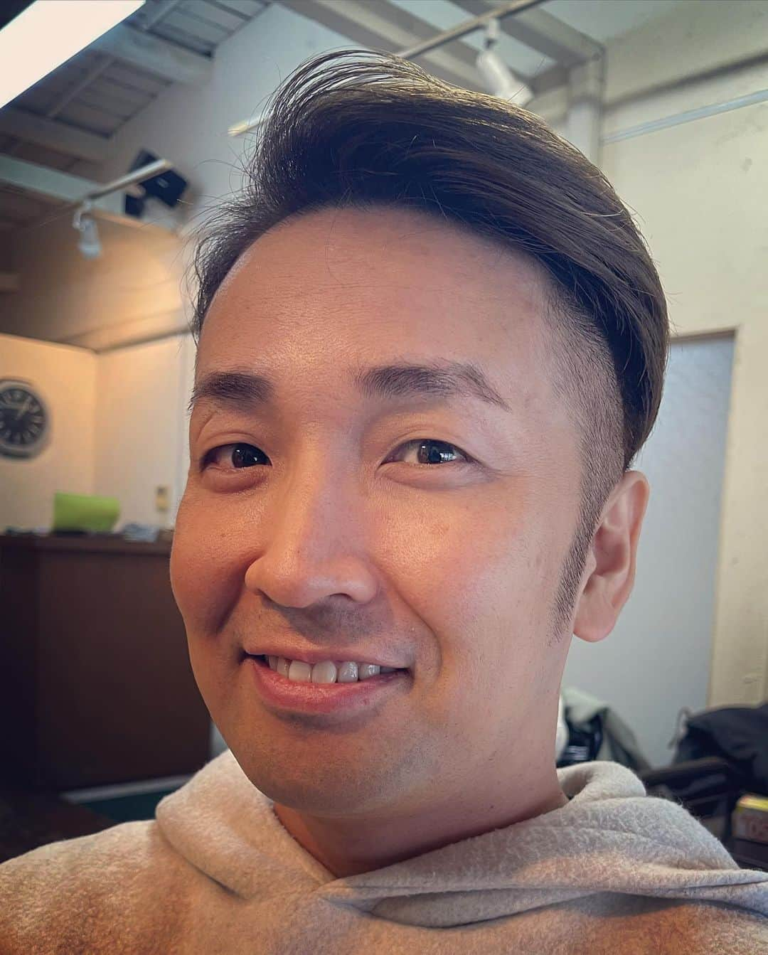 杉本知香さんのインスタグラム写真 - (杉本知香Instagram)「まちゃちゃんスッキリ✂️✨ 2021年初散髪（笑） ノンパーマでアレンジが自在な楽ちんヘア😆 ファンの子が喜ぶセクシーポーズもいい感じ😆  #中目黒美容室 #エグスプロージョンまちゃあき  #エグスプロージョン #ダンサー #本能寺の変 #吉本坂46 #吉本坂46red」2月17日 13時30分 - sugimotoc