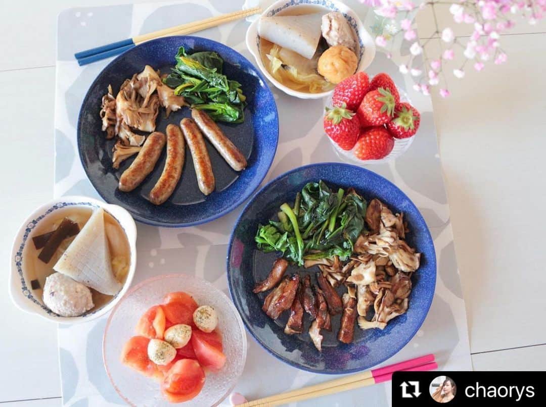 KEMONOのインスタグラム：「. . お写真の撮り方がプロです😳✨ 今回も当店自慢のジビエがご家庭の食卓に🥰 ありがとうございます！🐗 . ジビエの購入はプロフィールのURLをクリック！ 👉 @kemono1215  .  #Repost @chaorys with @make_repost ・・・ *. *. 𝐿𝓊𝓃𝒸𝒽 𝒶𝓉 𝒽𝑜𝓂𝑒  *. *. 春待ちランチ🌸  しっかり栄養蓄えて、 この過酷な冬を乗り越えねばッ😤  ま、ちょっと大げさだけど。笑  最近、ジビエにハマってます👍 高タンパク・低カロリーで美容にもよい、栄養たっぷりのジビエで体力つけるよ〜✨  今回は野性味あふれる ジンギスカンKEMONO 🥩@kemono1215   猪肉ソーセージ＆生ラムさいぼし！！  猪肉ソーセージはパリッとジューシーで肉の甘みもあって、とても食べやすいし美味しかったよ😋  ラムはコレぞ本格的なラム！ というくらい野性味あふれる感じで柔らかくてジューシーてした💗 噛めば噛むほど味が出る感じ(*´ч`*)  野菜やキノコ類などと食べ合わせるとさらに栄養バランスUP☝️✨  ごちそうさまでしたッ🙏  *. *. *.  #ジビエ専門店 #ジビエ #ジビエ肉 #ジビエ通販 #ジビエ料理 #生ラム #イノシシ肉 #猪 #pr #ジビエ専門店 #ジビエ好き #猪肉 #ラム #ラム肉 #栄養バランス #健康ごはん #健康 #美容 #美容好きな人と繋がりたい #グルメ好きな人と繋がりたい #グルメスタグラム #グルメ女子 #健康食 #おうちごはん #おうちごはんlover #春待ち #ram #おでん」