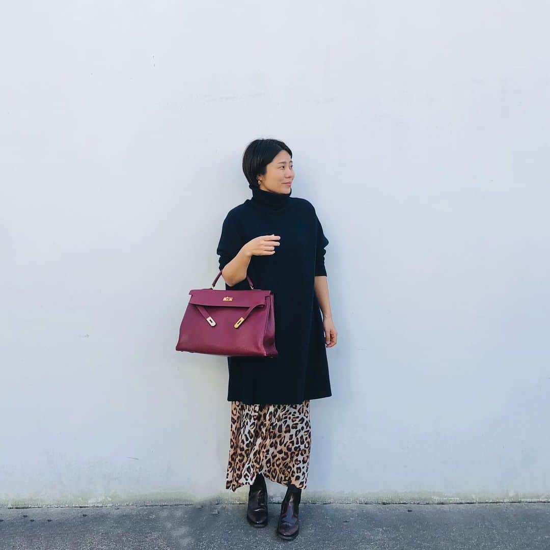 望月律子さんのインスタグラム写真 - (望月律子Instagram)「ロング＆リーン 長い丈と長い丈。 スカートはヒラヒラ揺れるくらい薄手にすると軽やかになって良いバランスに。 #ロングアンドリーン #バランスを素材合わせで整える」2月17日 13時56分 - ritsukomochizuki